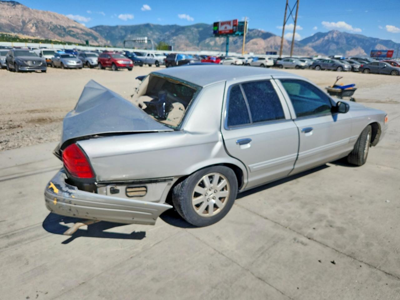 2006 Ford Crown Victoria Lx Silver vin: 2FAFP74W26X129158