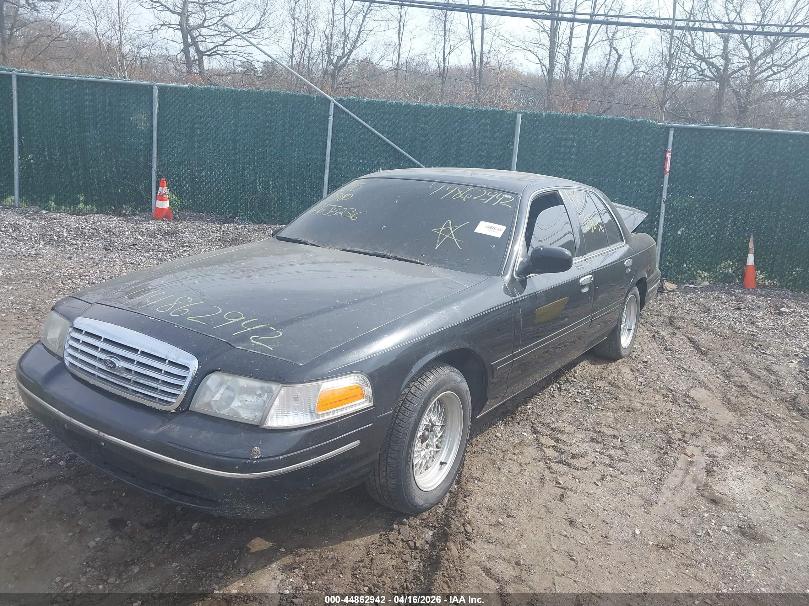 2000 Ford Crown Victoria Lx Black vin: 2FAFP74W2YX154340