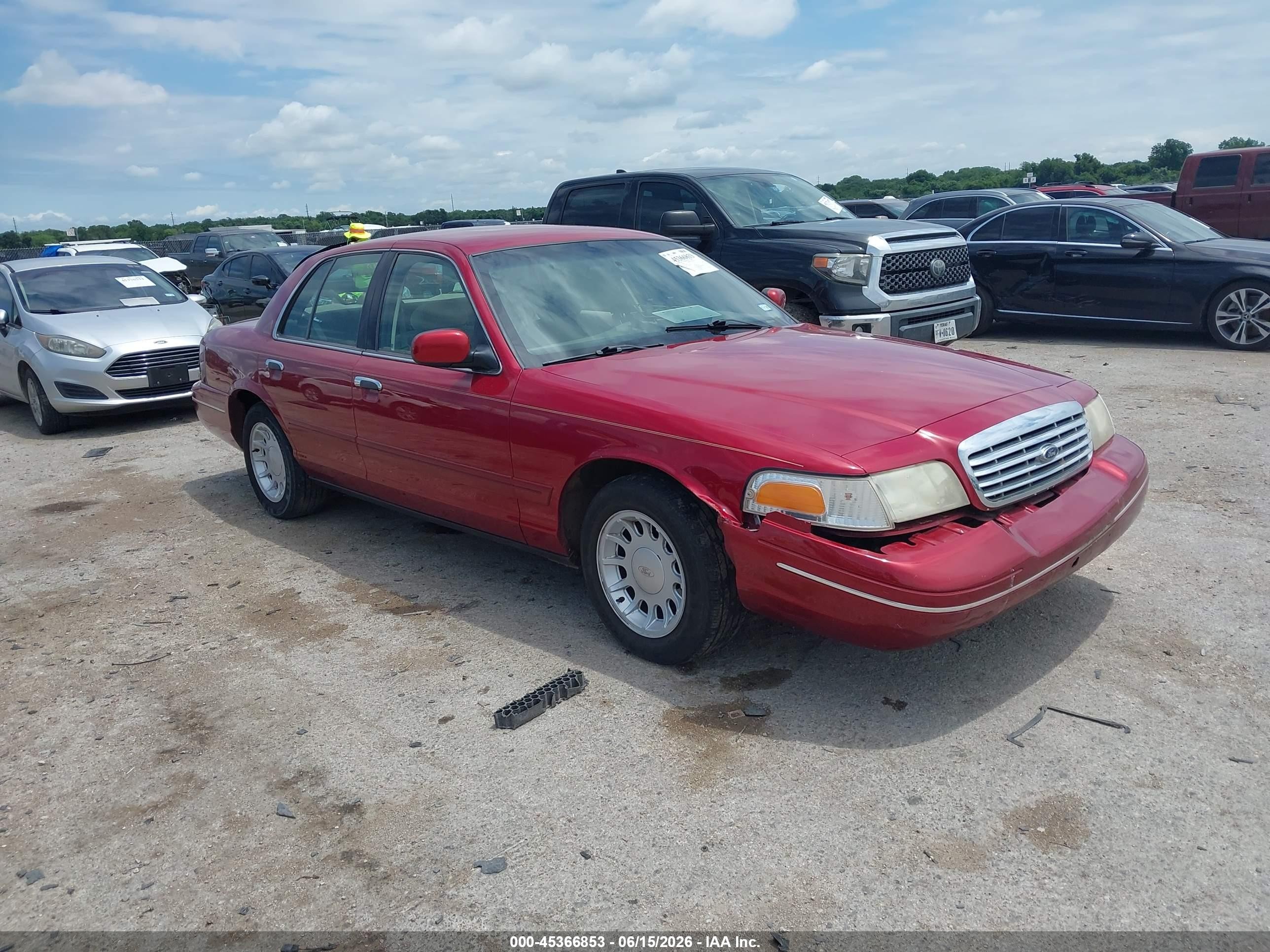 2001 Ford Crown Victoria Lx Red vin: 2FAFP74W31X135947