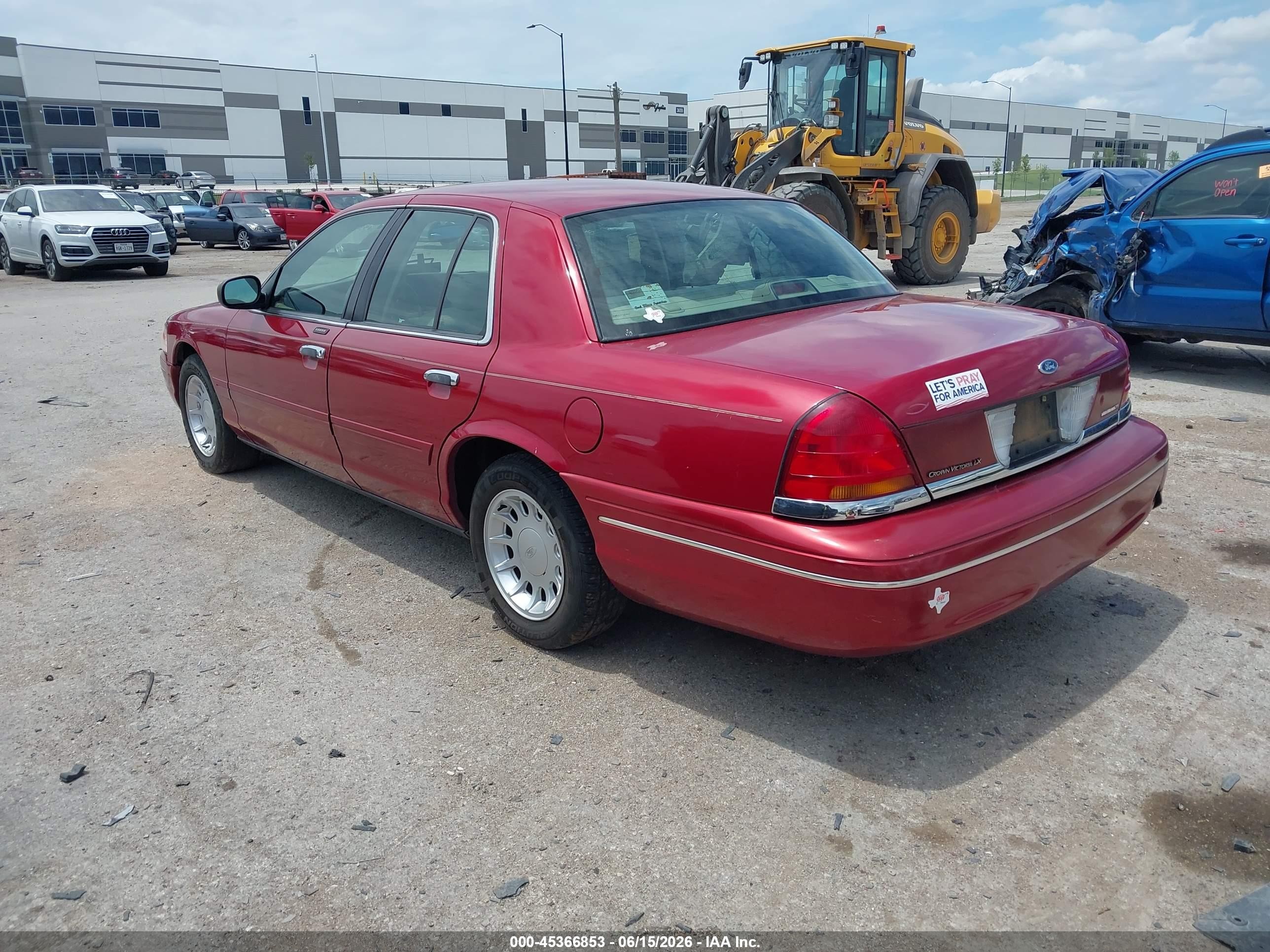 2001 Ford Crown Victoria Lx Red vin: 2FAFP74W31X135947
