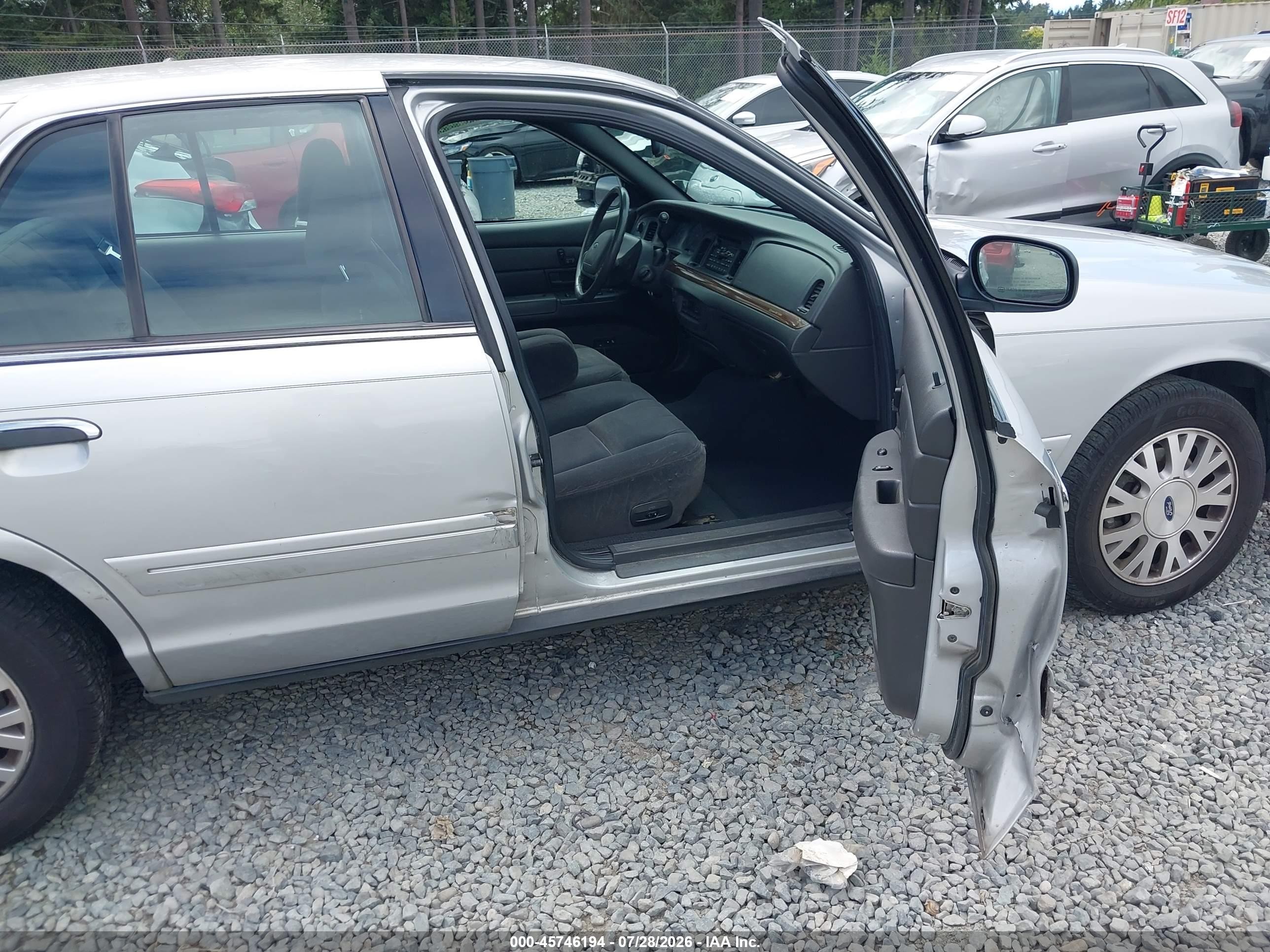 2003 Ford Crown Victoria Lx Silver vin: 2FAFP74W33X127799