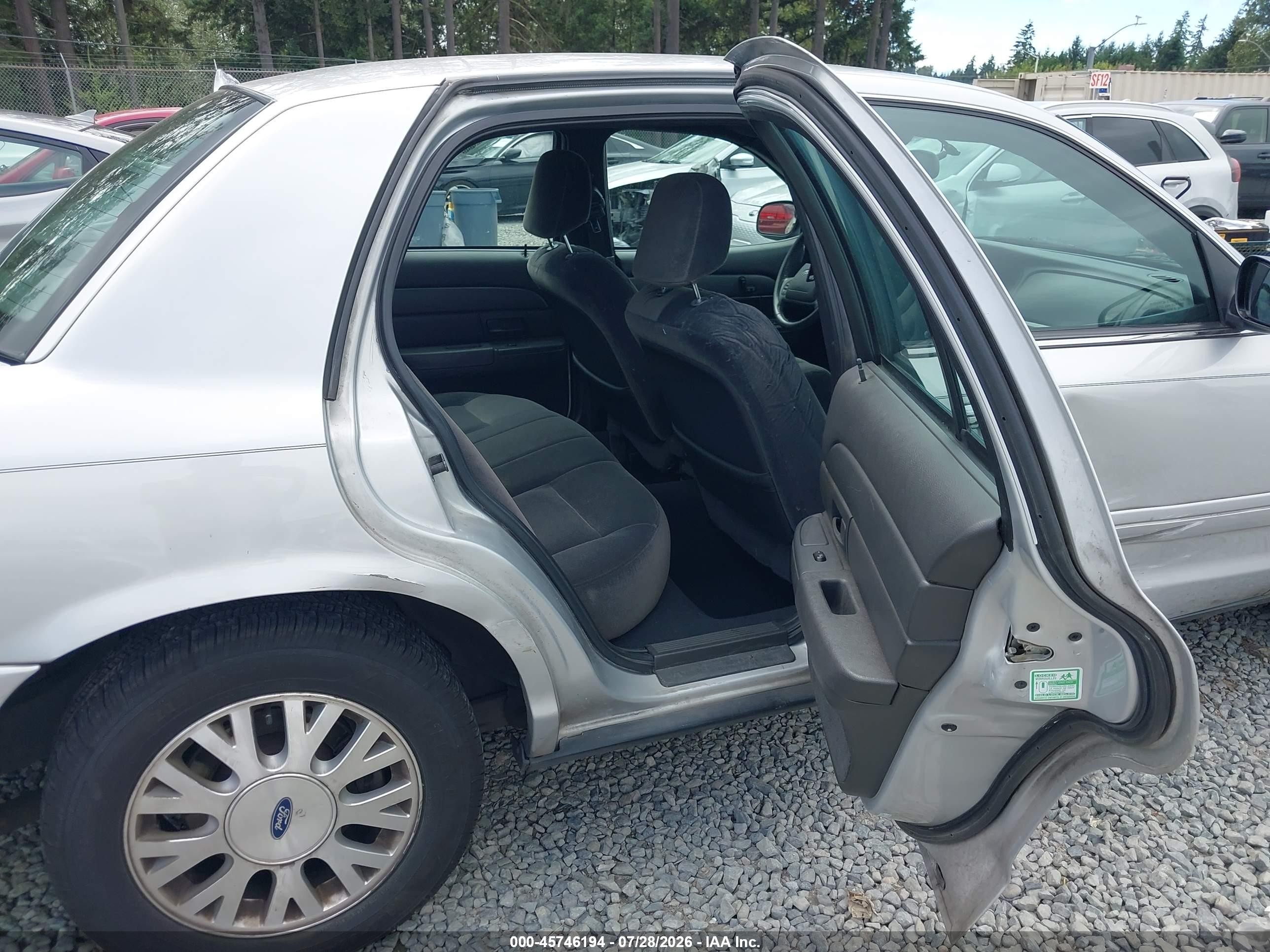 2003 Ford Crown Victoria Lx Silver vin: 2FAFP74W33X127799
