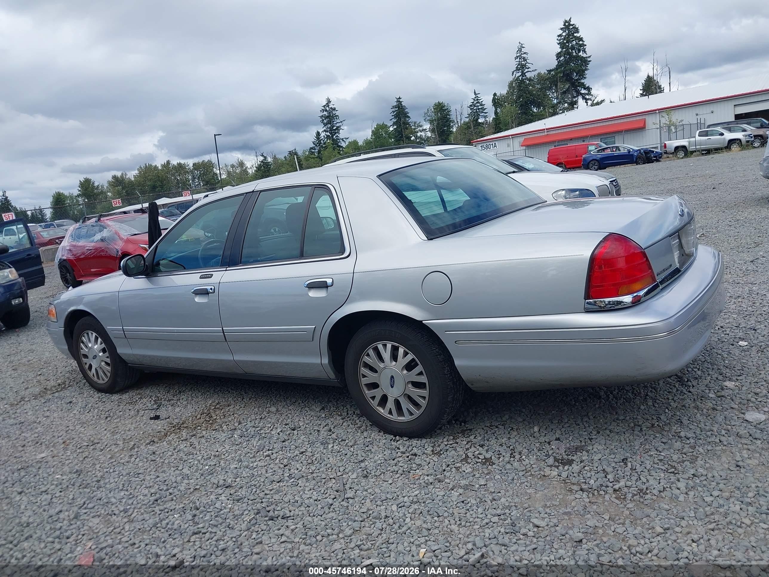 2003 Ford Crown Victoria Lx Silver vin: 2FAFP74W33X127799