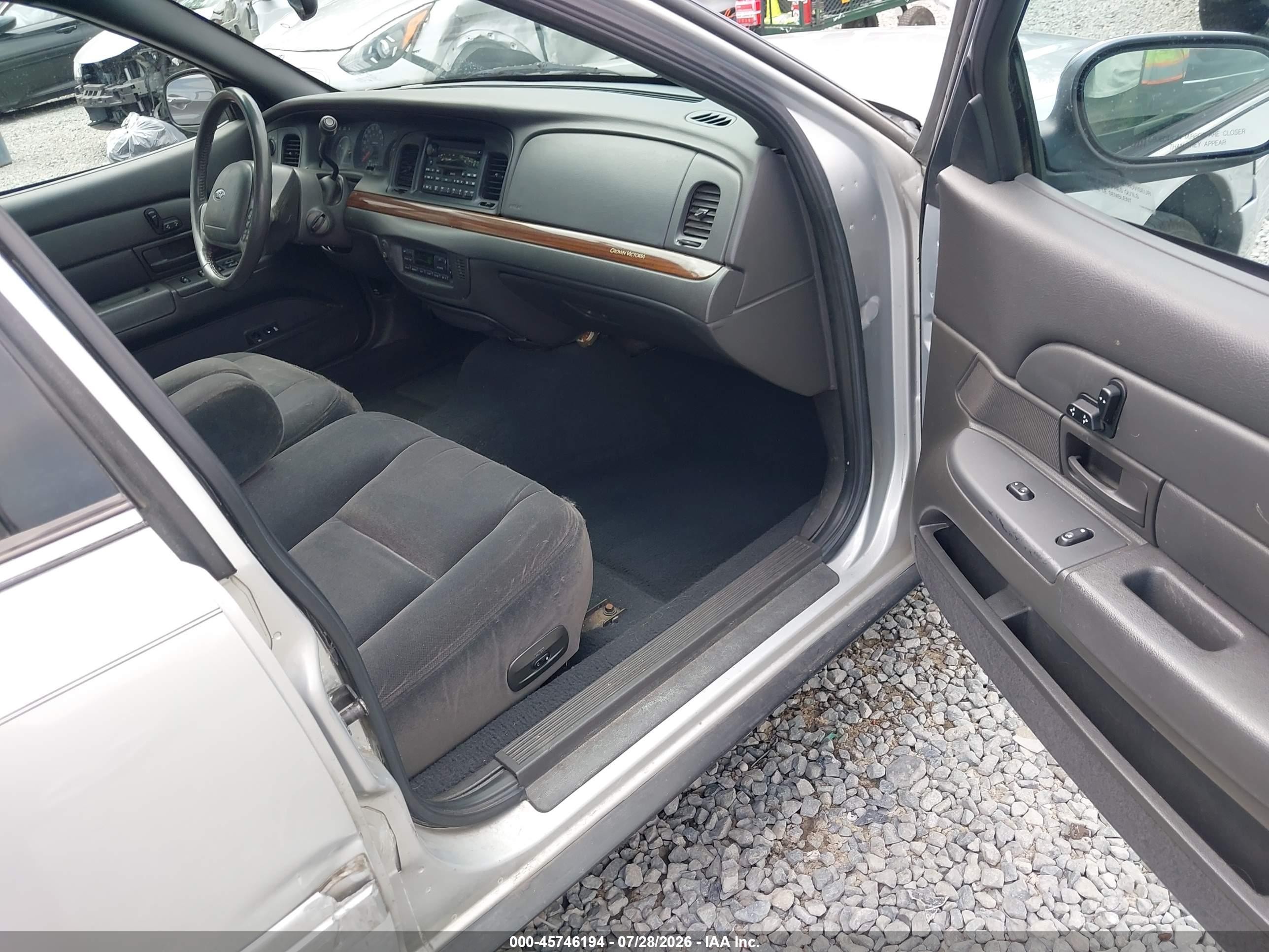 2003 Ford Crown Victoria Lx Silver vin: 2FAFP74W33X127799