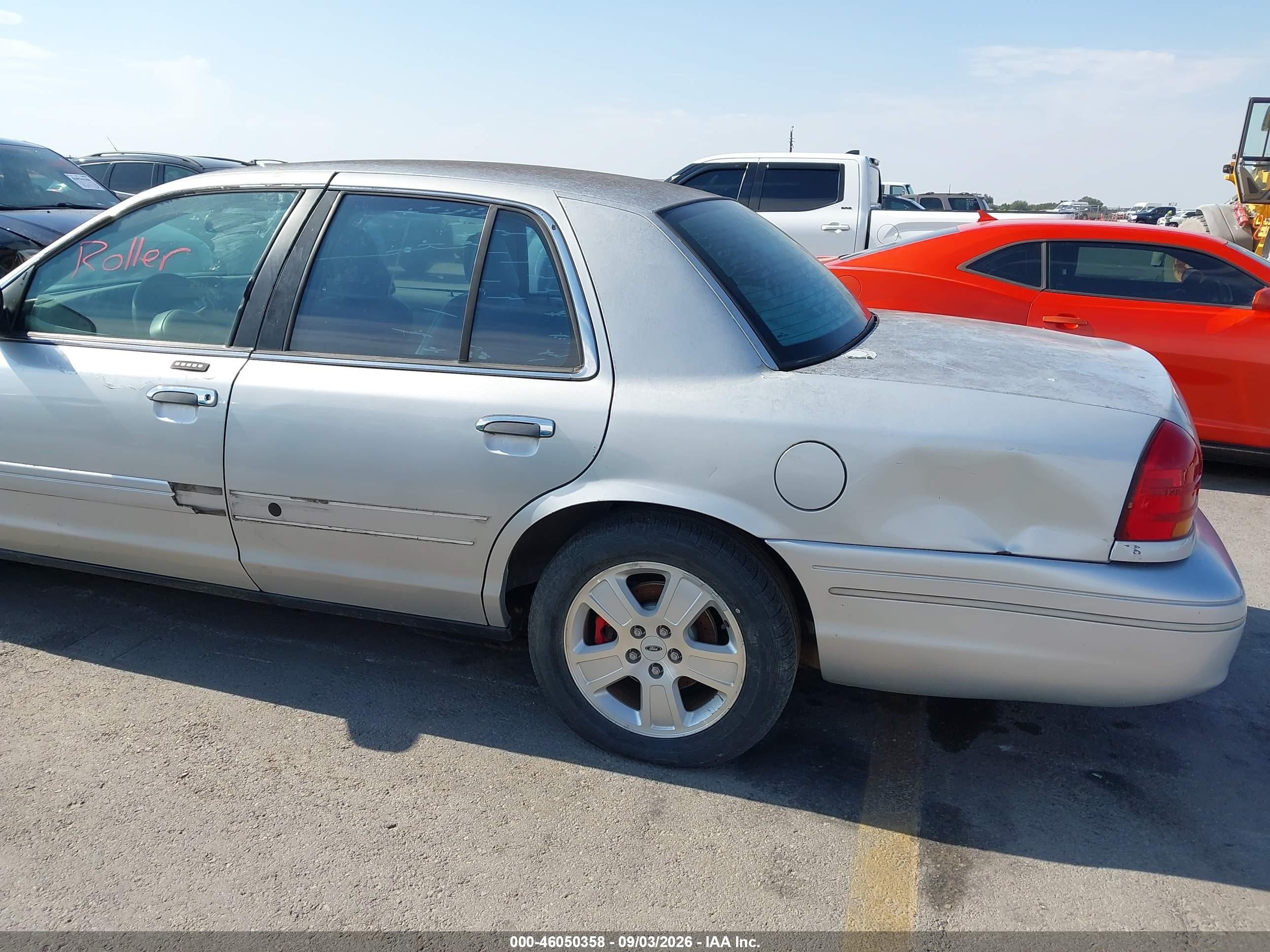 2003 Ford Crown Victoria Lx Silver vin: 2FAFP74W33X154968