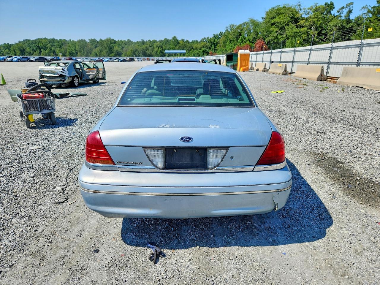 2004 Ford Crown Victoria Lx Blue vin: 2FAFP74W44X128980