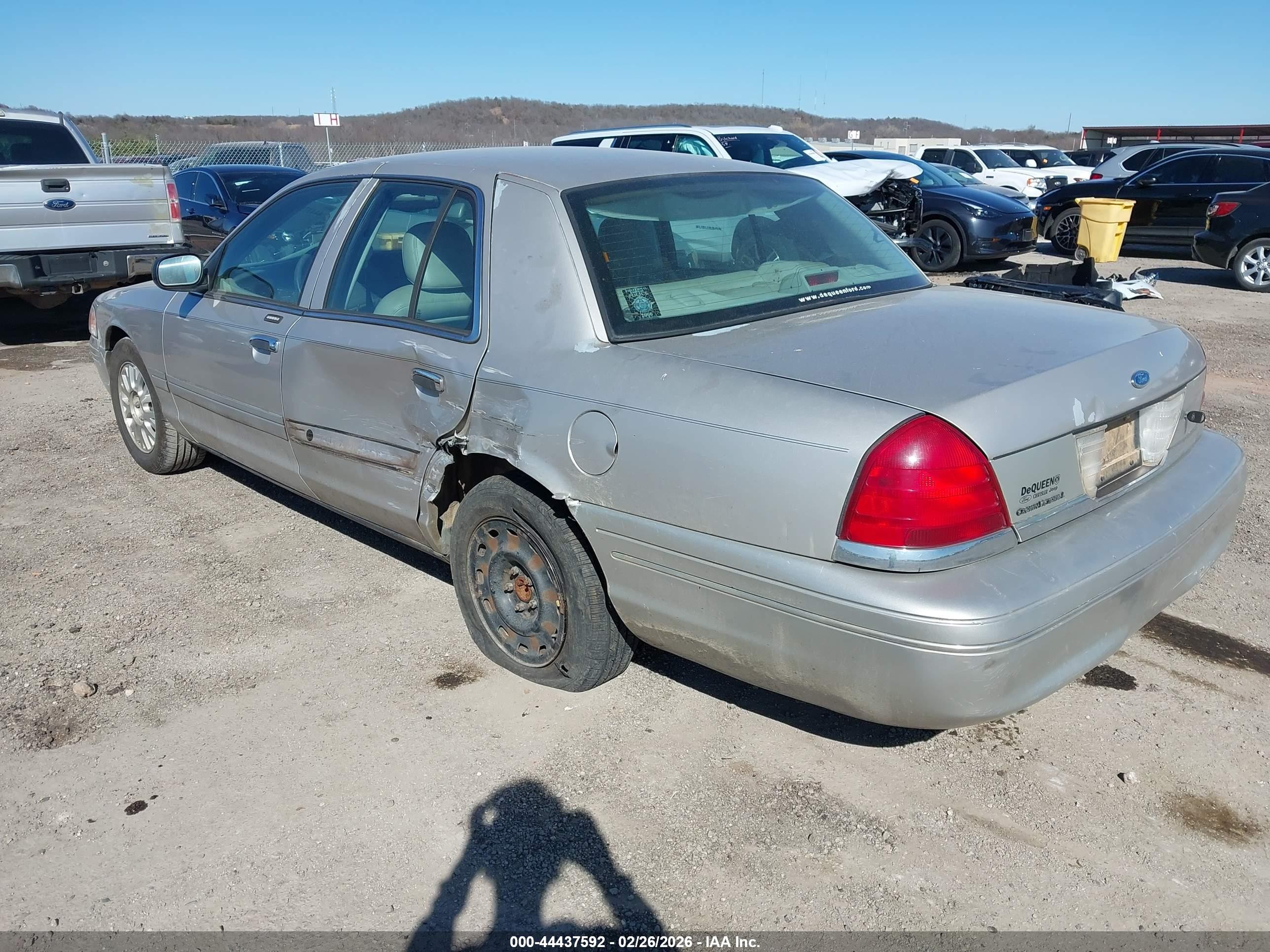 2004 Ford Crown Victoria Lx Silver vin: 2FAFP74W44X168668