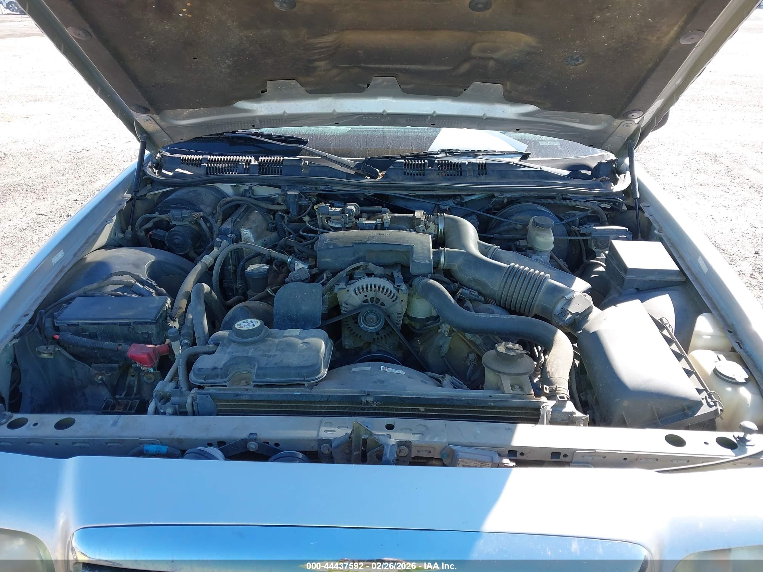 2004 Ford Crown Victoria Lx Silver vin: 2FAFP74W44X168668