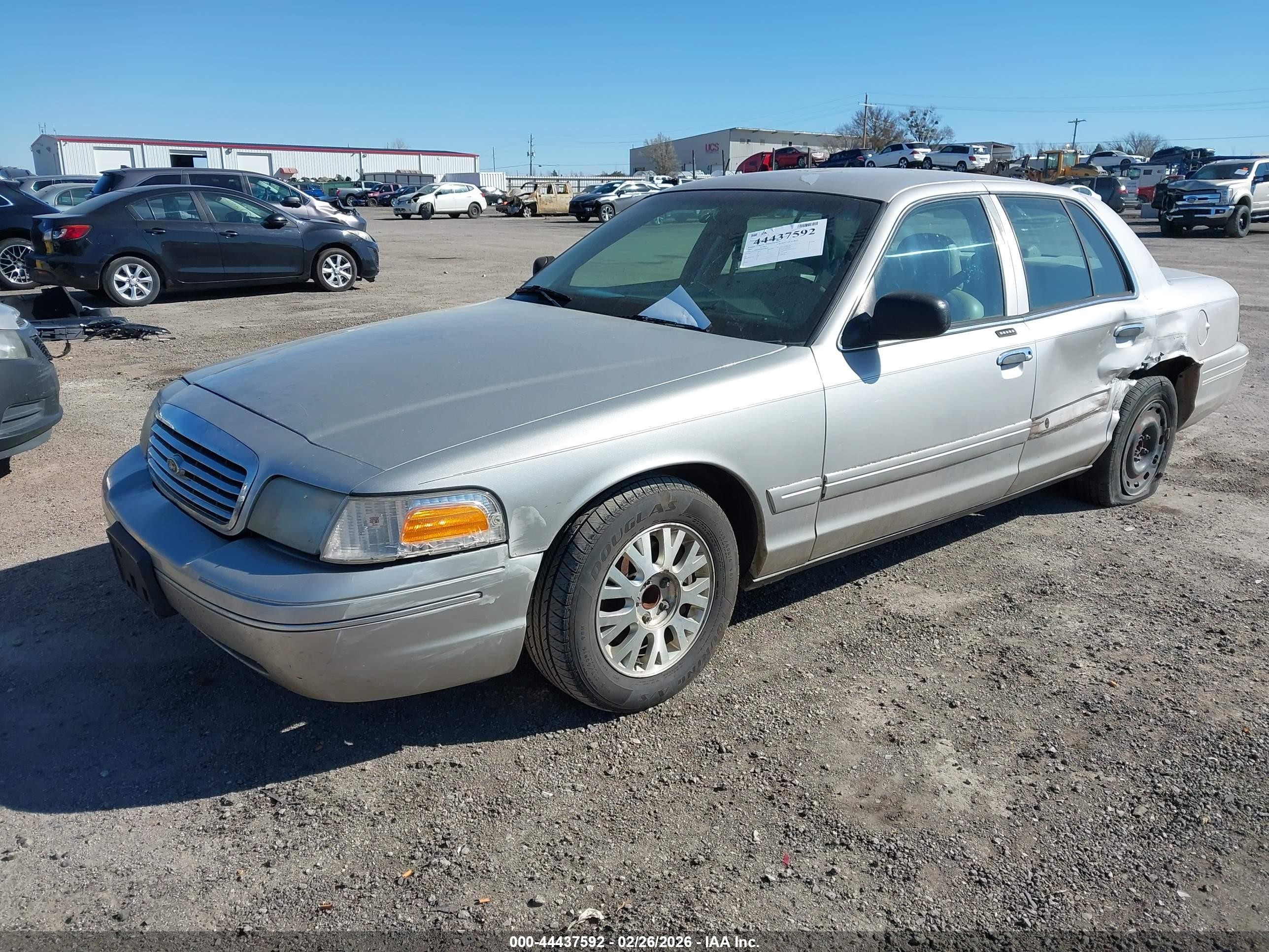 2004 Ford Crown Victoria Lx Silver vin: 2FAFP74W44X168668