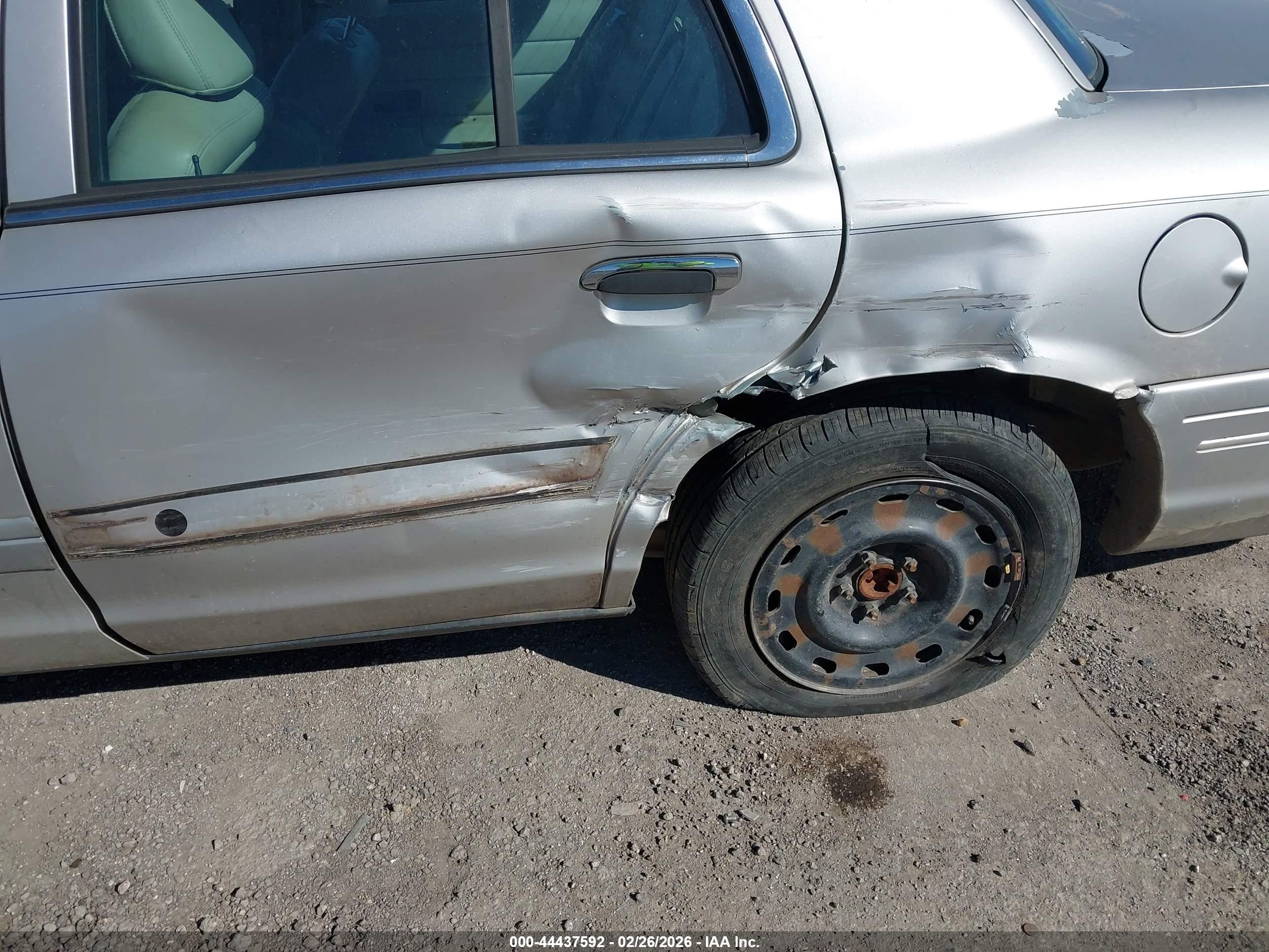 2004 Ford Crown Victoria Lx Silver vin: 2FAFP74W44X168668