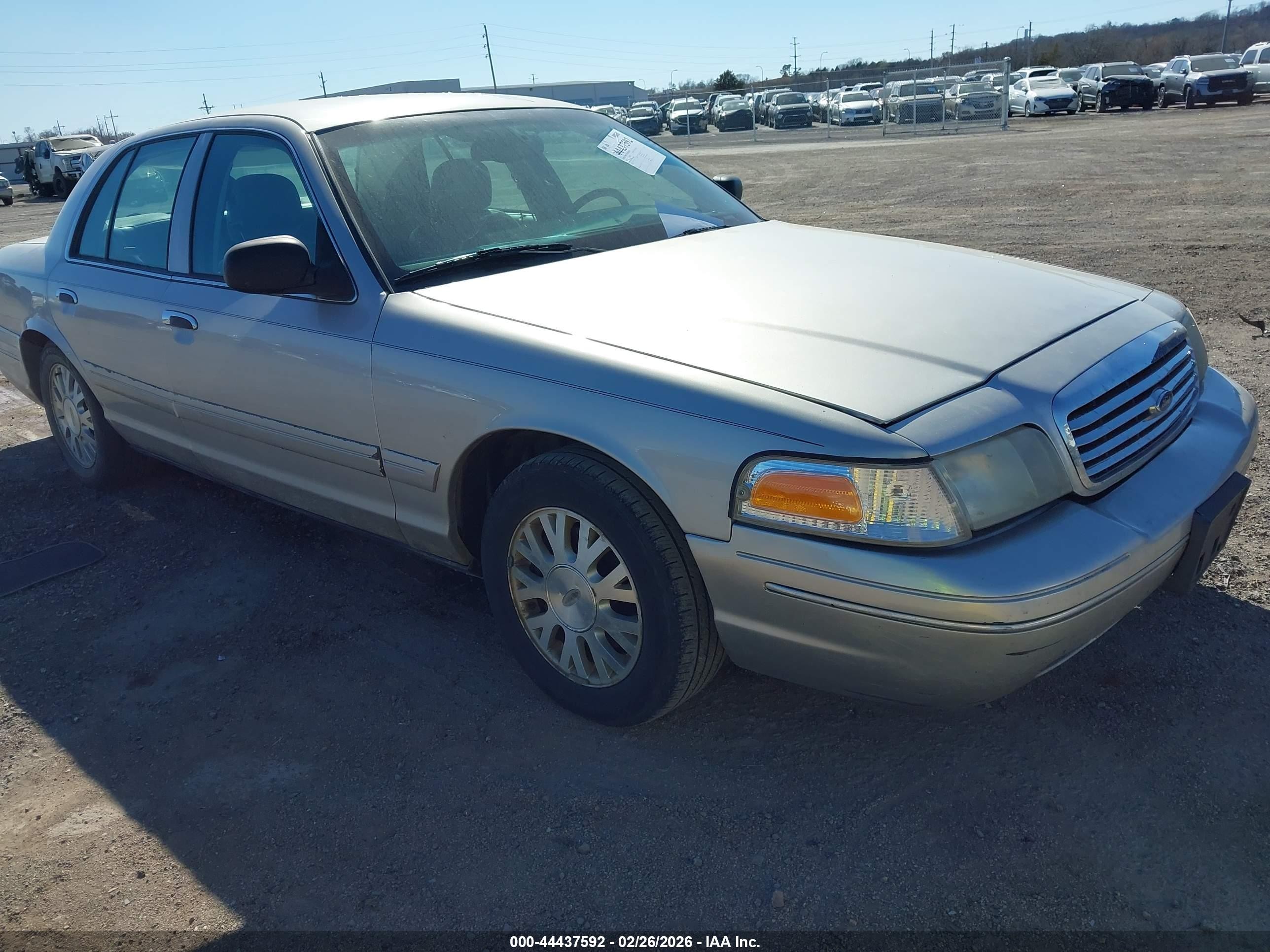 2004 Ford Crown Victoria Lx Silver vin: 2FAFP74W44X168668