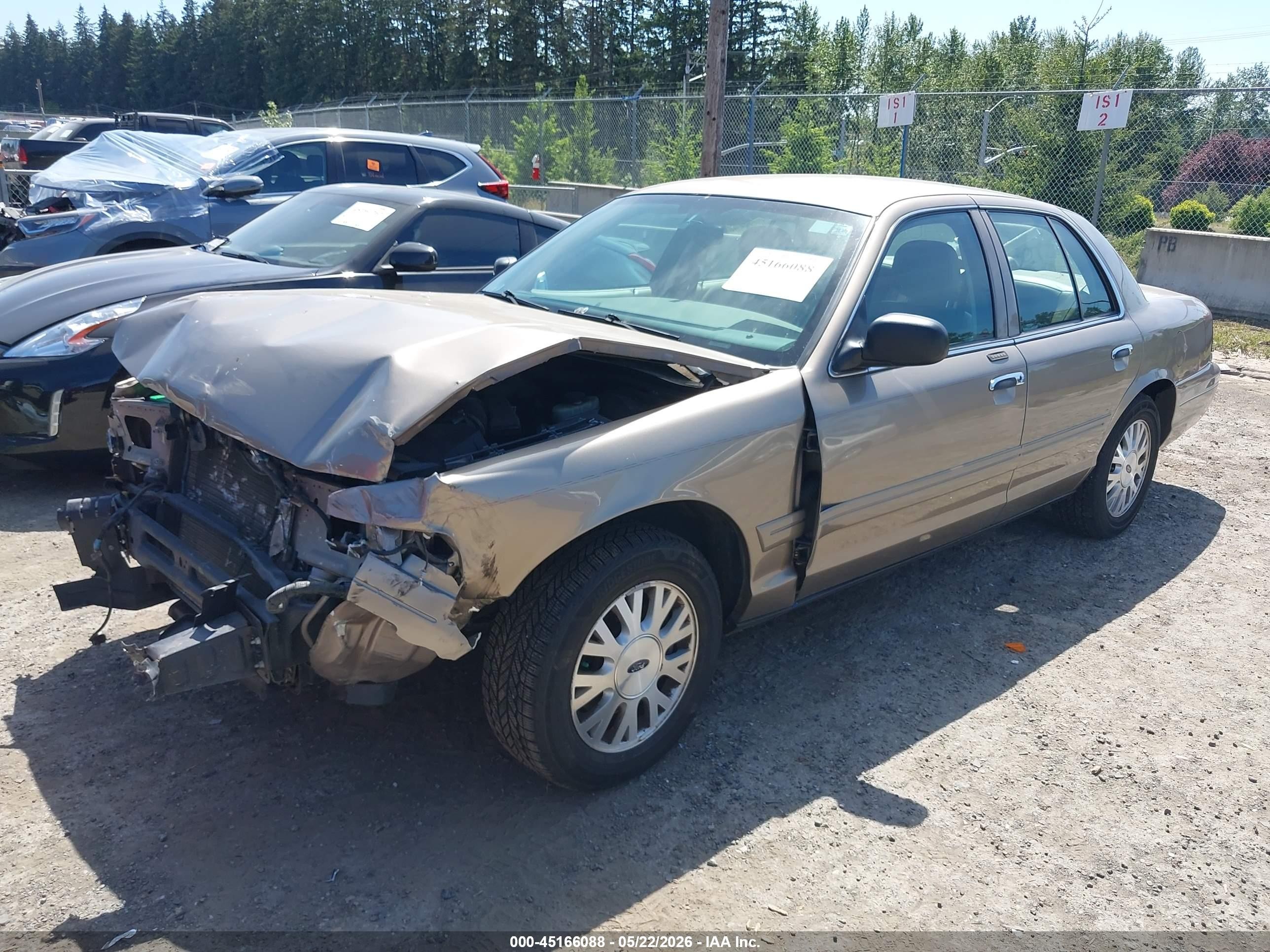 2004 Ford Crown Victoria Lx Beige vin: 2FAFP74W44X170565