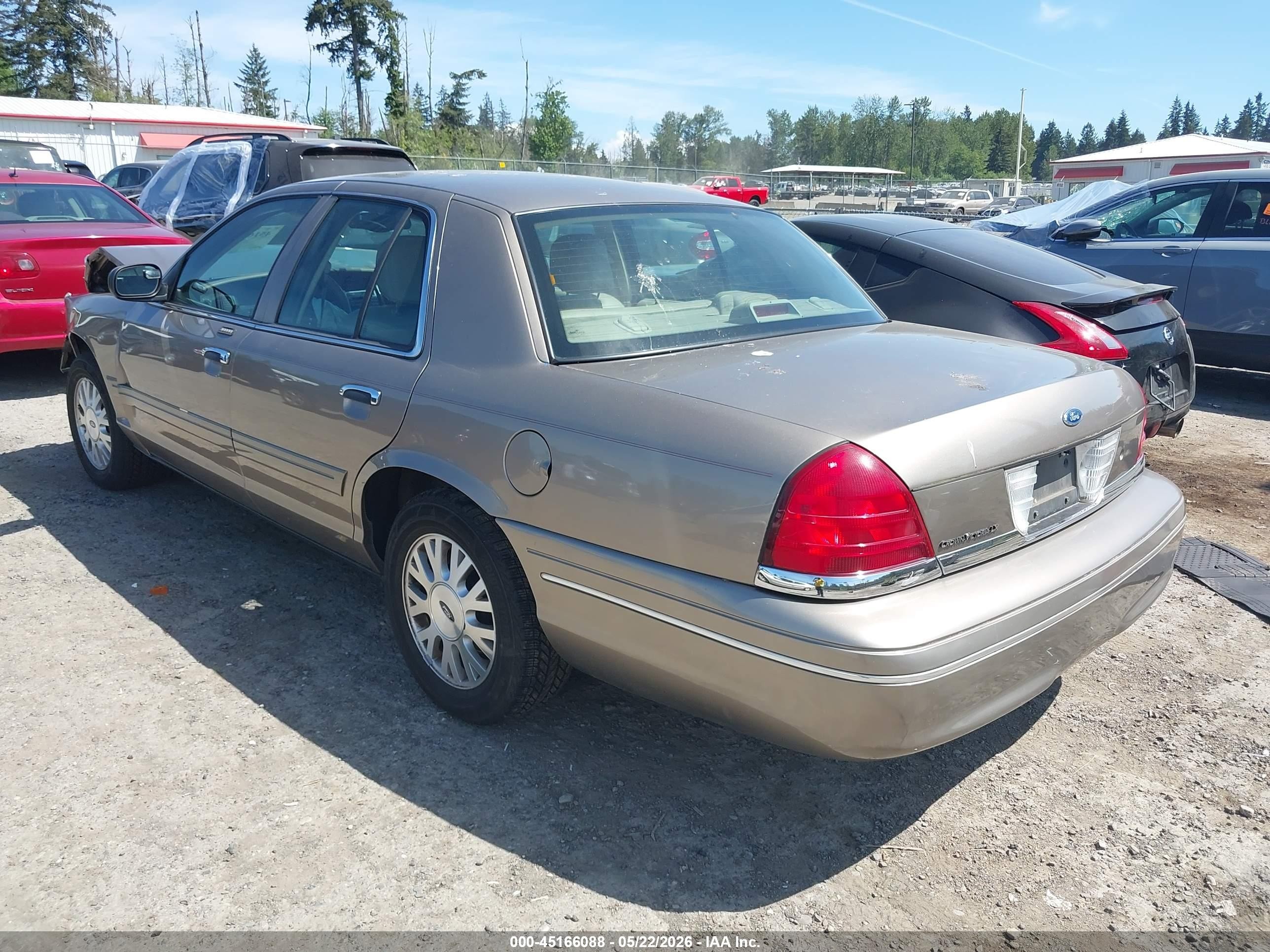 2004 Ford Crown Victoria Lx Beige vin: 2FAFP74W44X170565