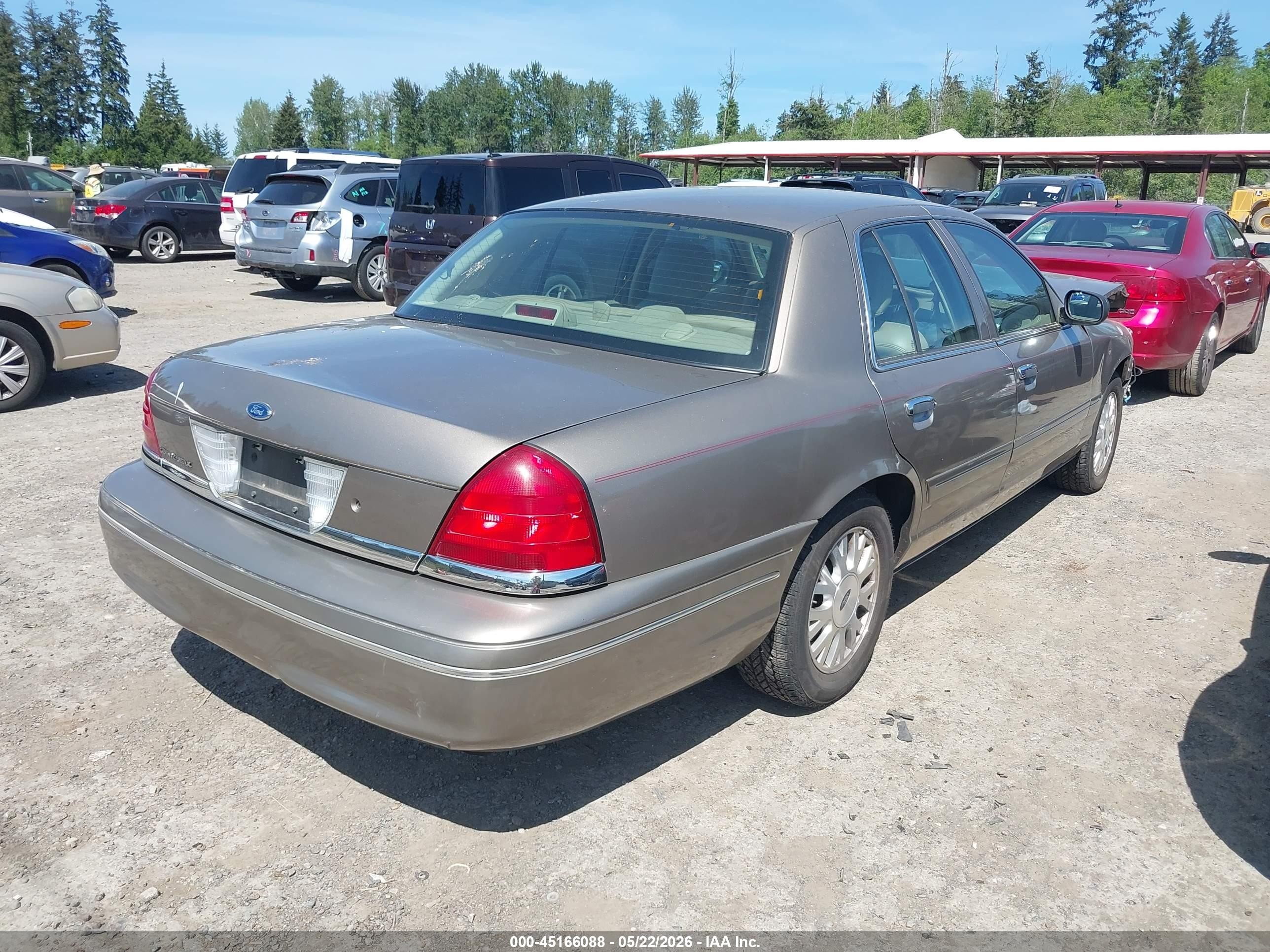 2004 Ford Crown Victoria Lx Beige vin: 2FAFP74W44X170565