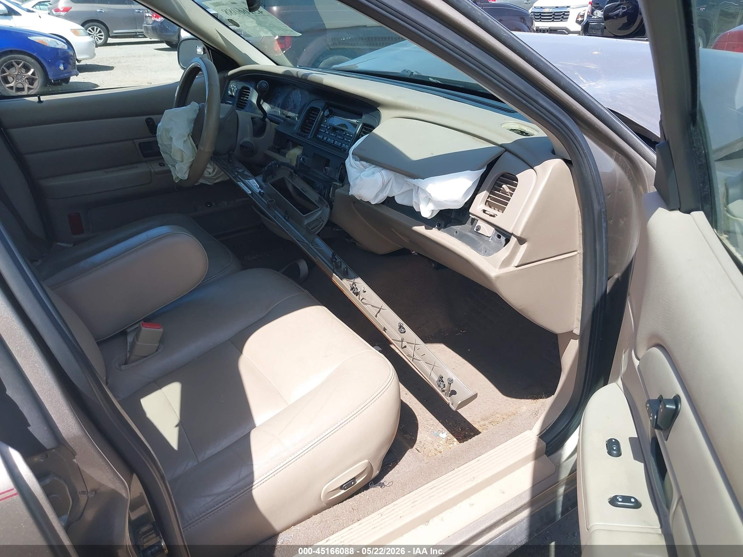 2004 Ford Crown Victoria Lx Beige vin: 2FAFP74W44X170565