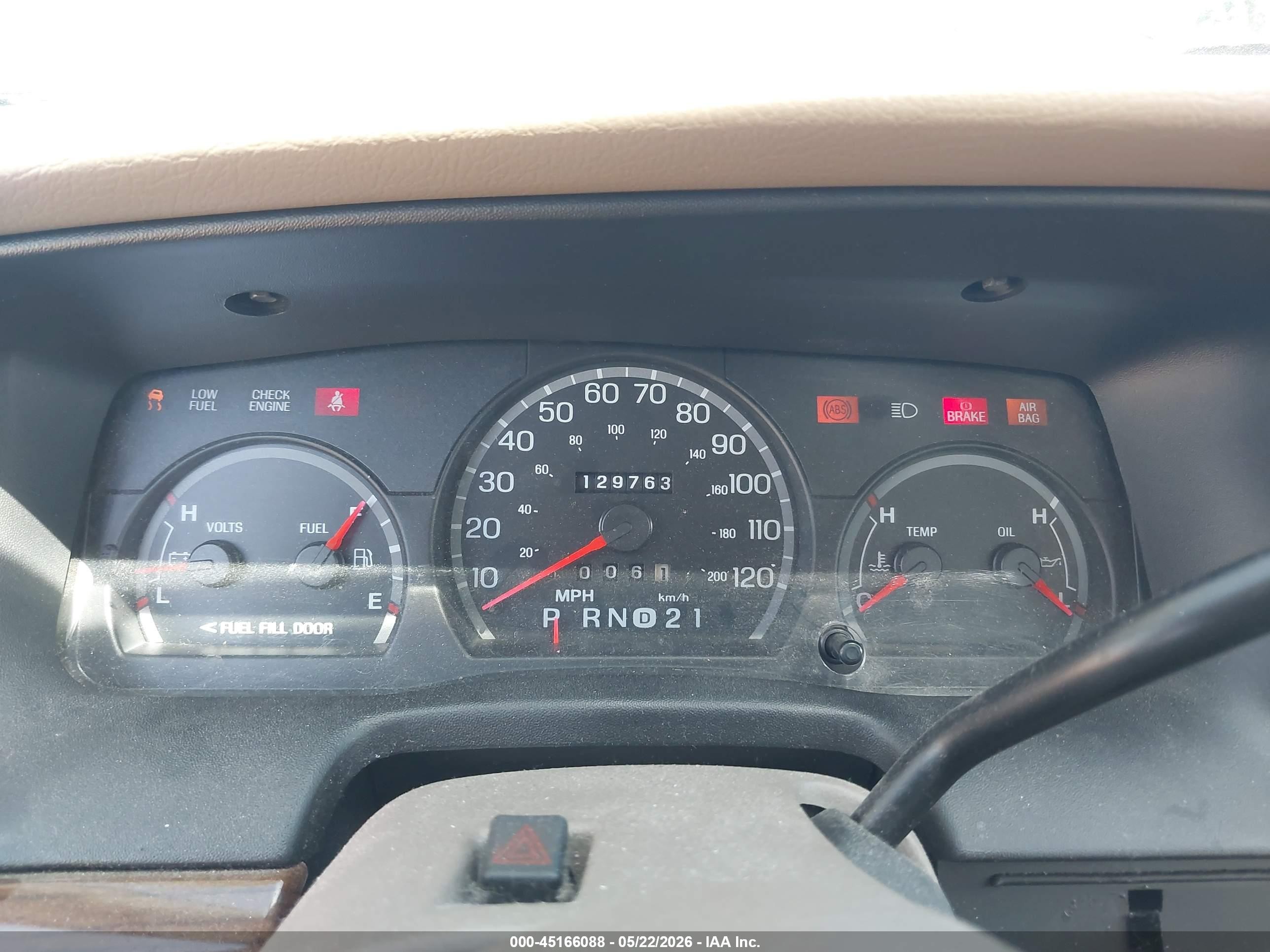2004 Ford Crown Victoria Lx Beige vin: 2FAFP74W44X170565