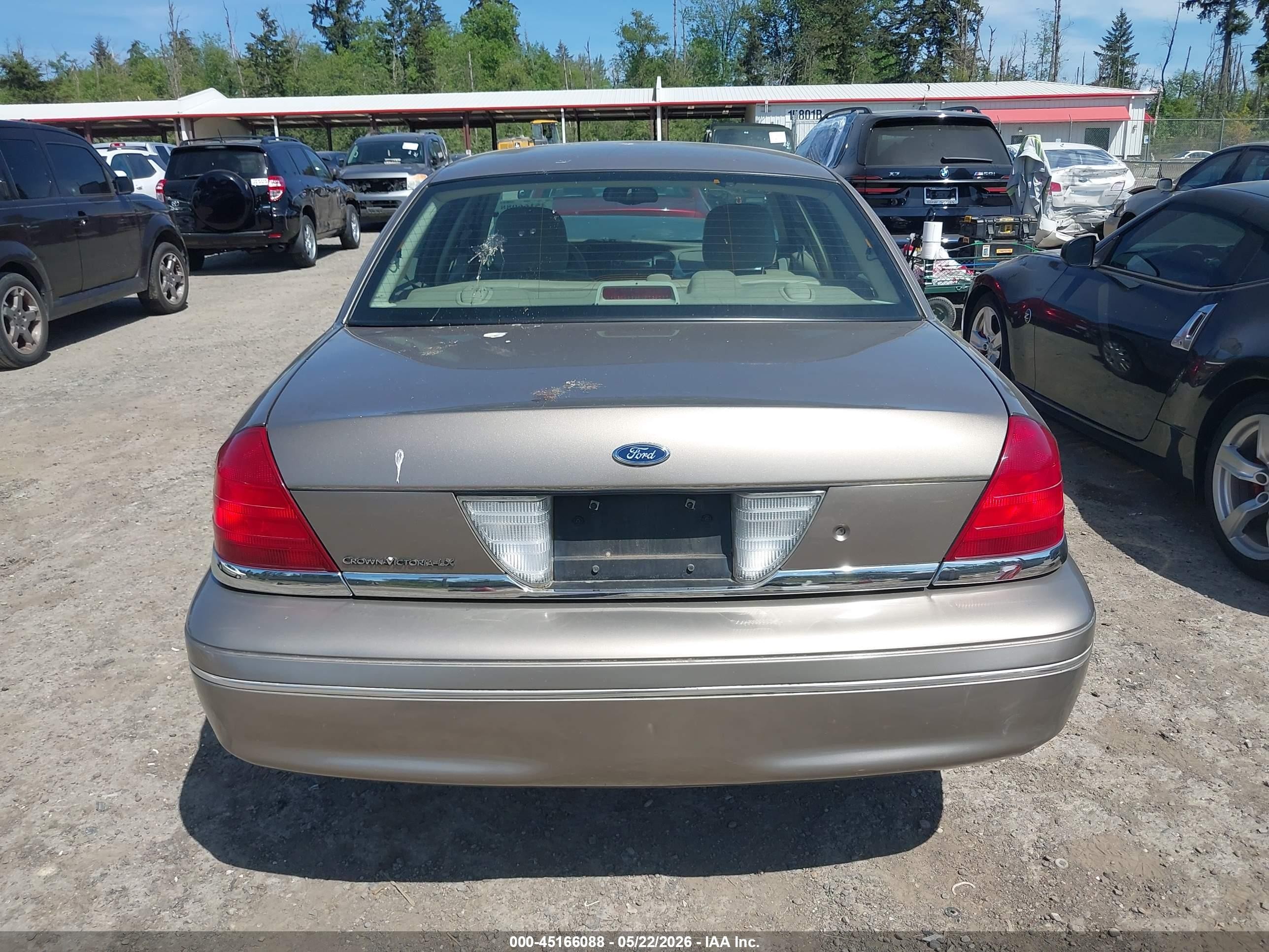 2004 Ford Crown Victoria Lx Beige vin: 2FAFP74W44X170565