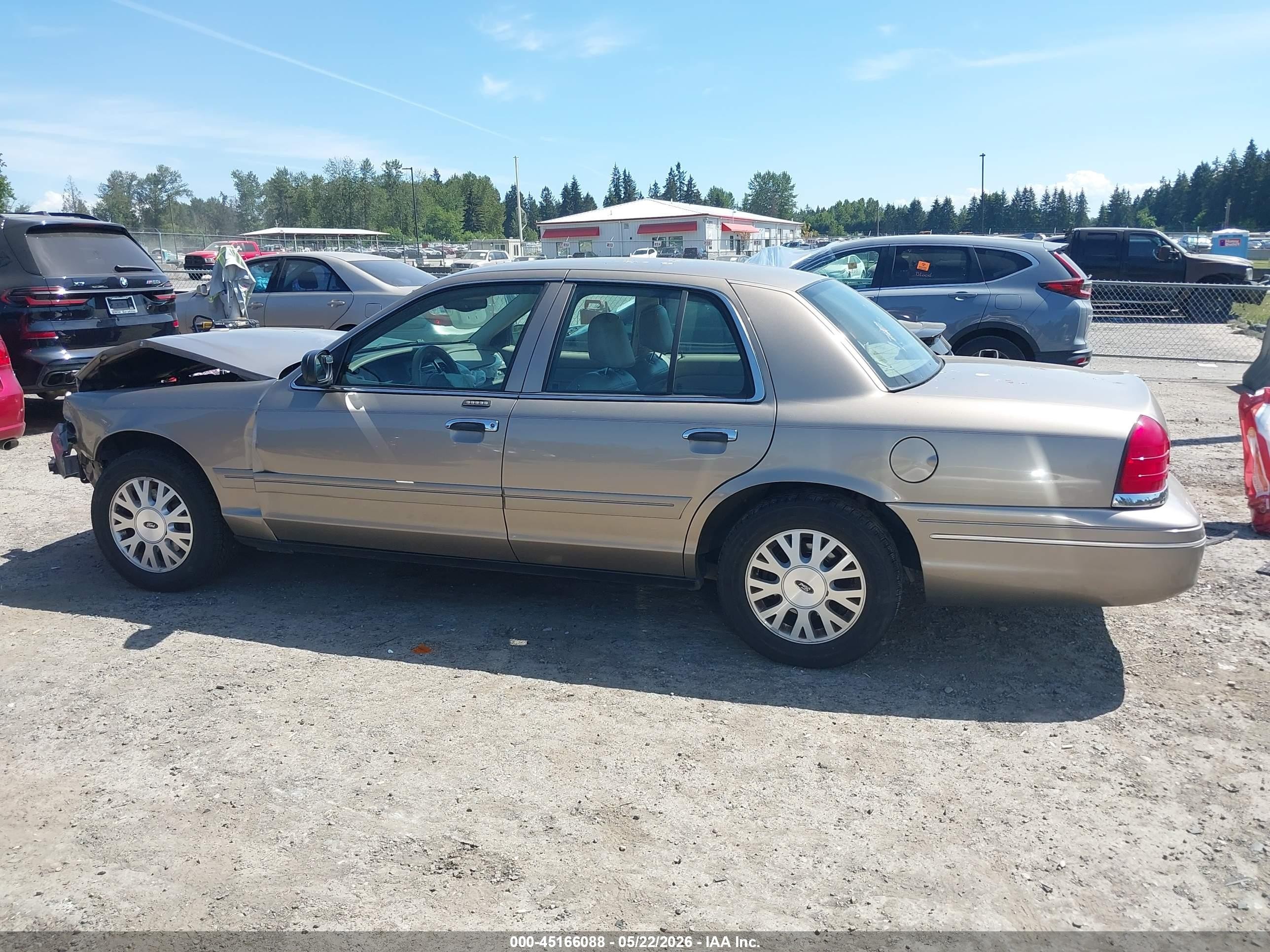 2004 Ford Crown Victoria Lx Beige vin: 2FAFP74W44X170565