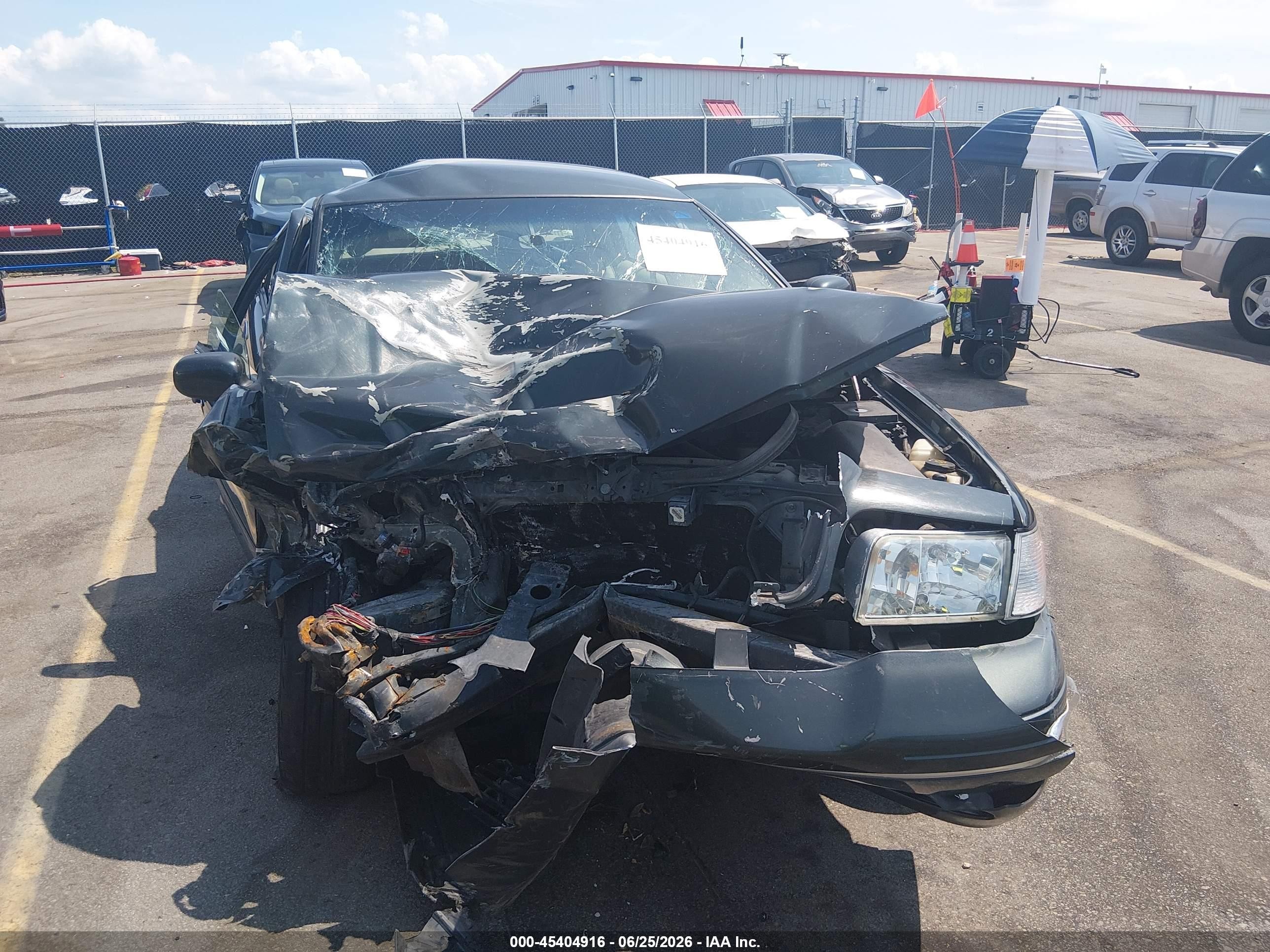 1999 Ford Crown Victoria Lx Green vin: 2FAFP74W4XX136386