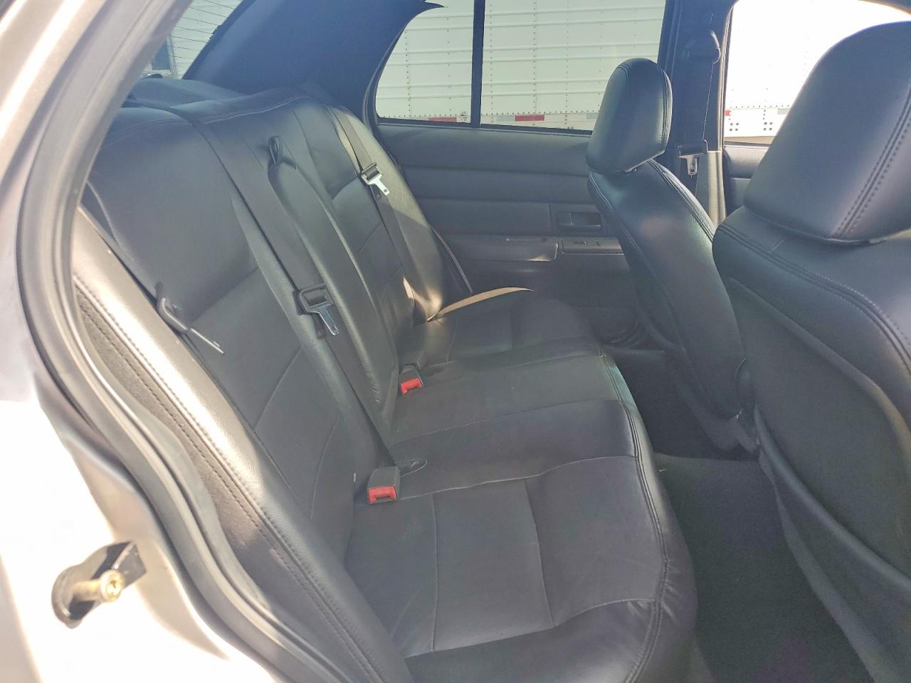 2004 Ford Crown Victoria Lx Silver vin: 2FAFP74W54X125571