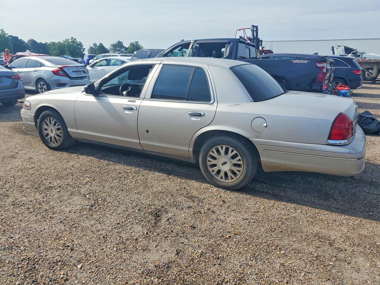 2004 Ford Crown Victoria Lx Silver vin: 2FAFP74W54X125571