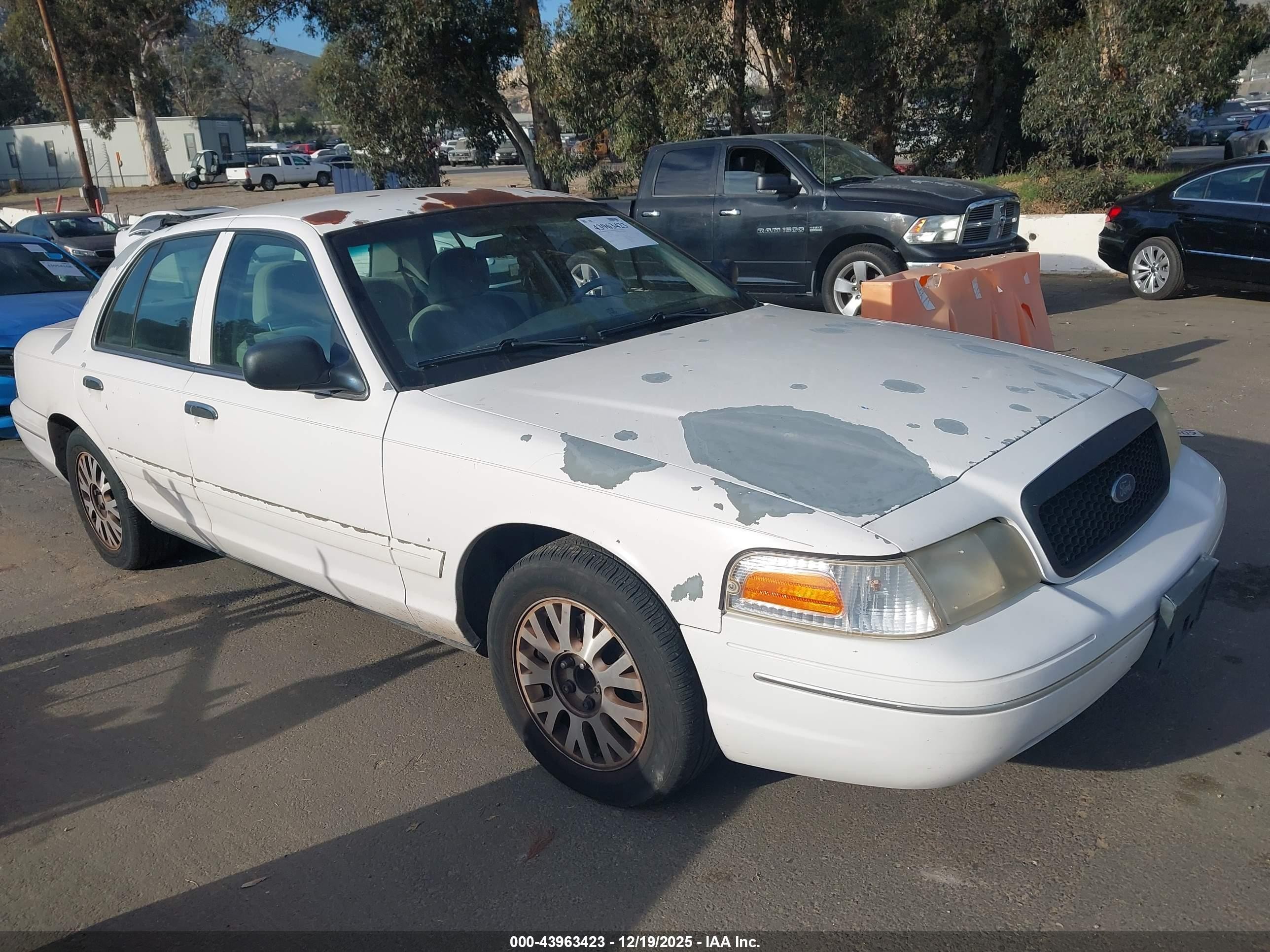 2004 Ford Crown Victoria Lx White vin: 2FAFP74W54X150776