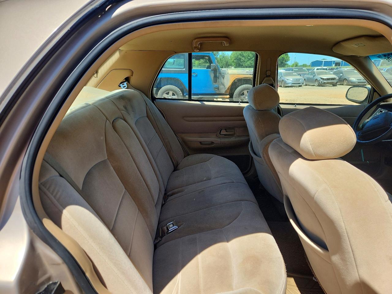 1998 Ford Crown Victoria Lx Gold vin: 2FAFP74W5WX179374