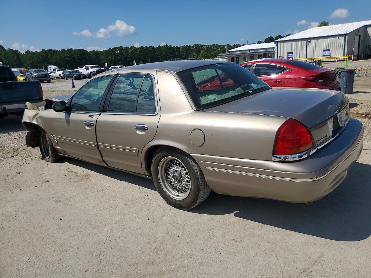 2001 Ford Crown Victoria Lx Желто-коричневый vin: 2FAFP74W61X106474