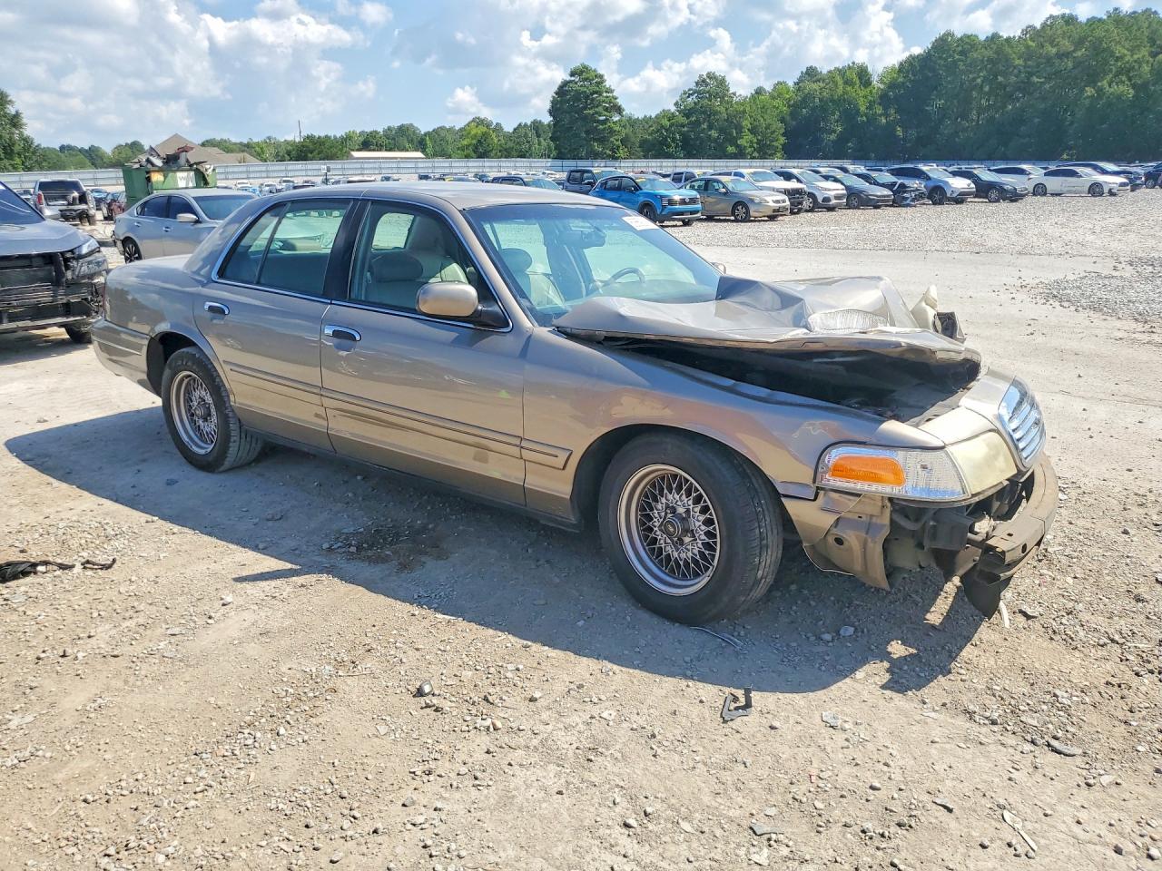 2001 Ford Crown Victoria Lx Желто-коричневый vin: 2FAFP74W61X106474
