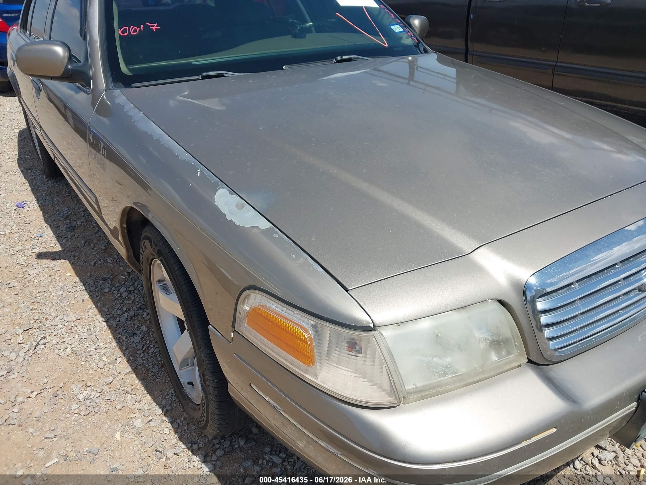 2001 Ford Crown Victoria Lx Pewter vin: 2FAFP74W61X115238
