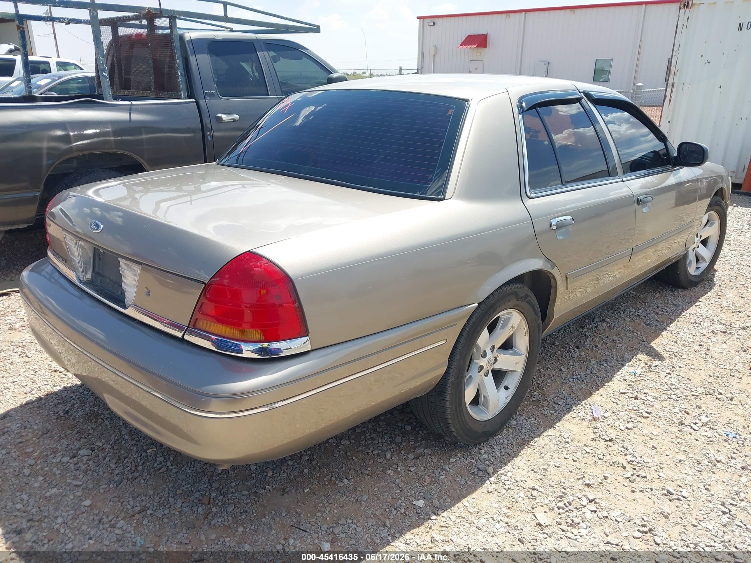 2001 Ford Crown Victoria Lx Pewter vin: 2FAFP74W61X115238