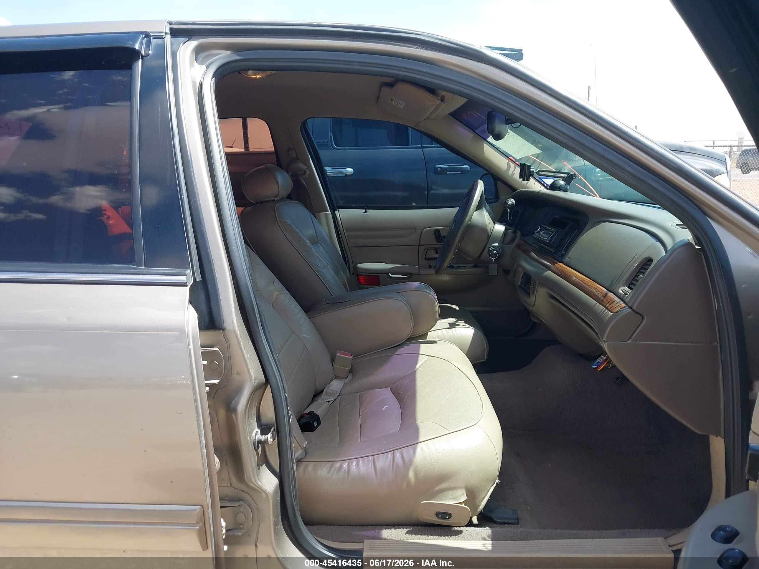 2001 Ford Crown Victoria Lx Pewter vin: 2FAFP74W61X115238