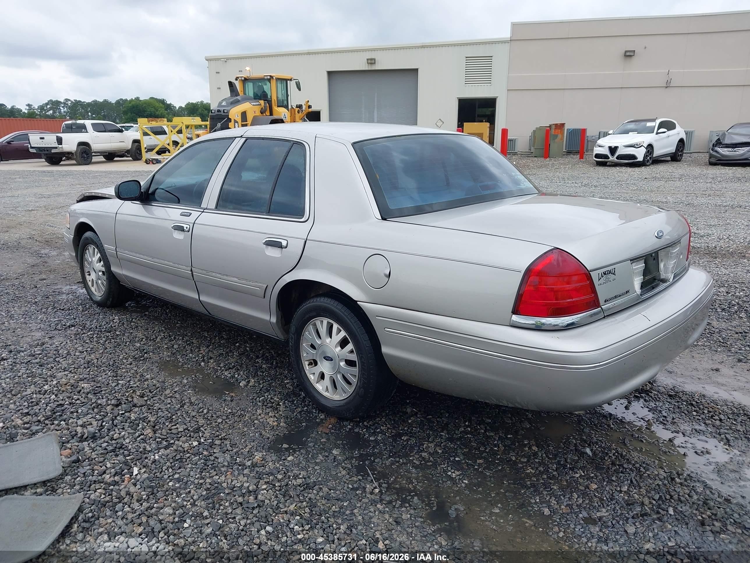2004 Ford Crown Victoria Lx Silver vin: 2FAFP74W64X110402