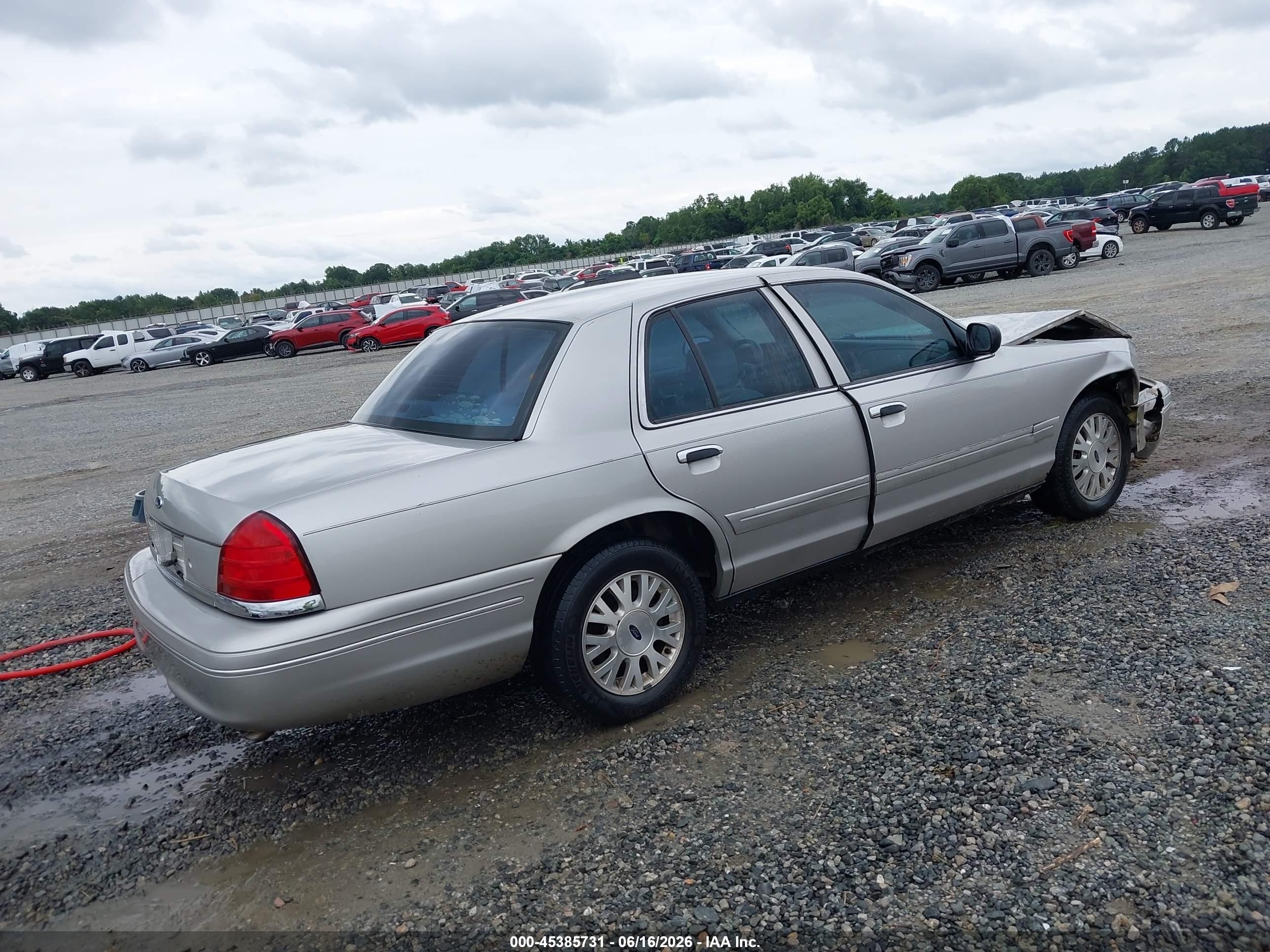 2004 Ford Crown Victoria Lx Silver vin: 2FAFP74W64X110402