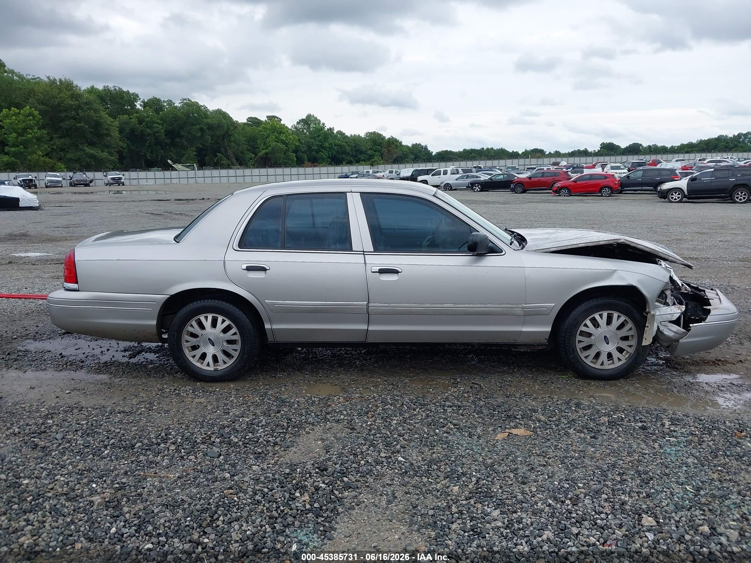2004 Ford Crown Victoria Lx Silver vin: 2FAFP74W64X110402