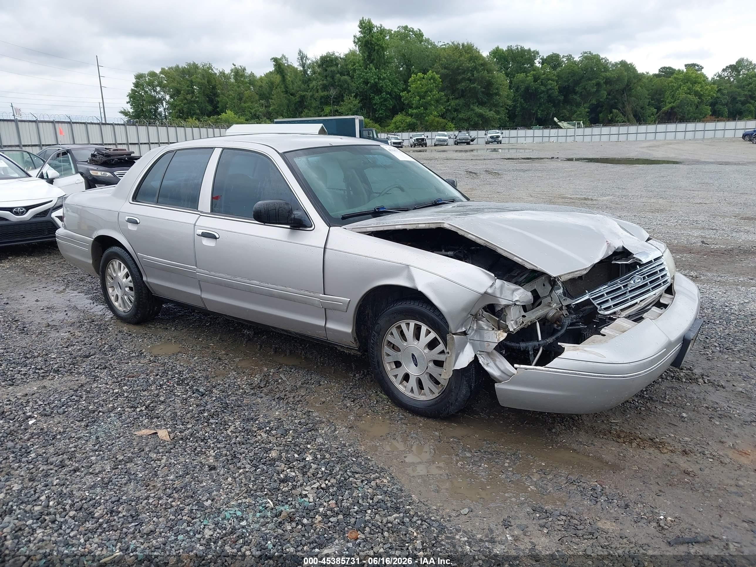 2004 Ford Crown Victoria Lx Silver vin: 2FAFP74W64X110402