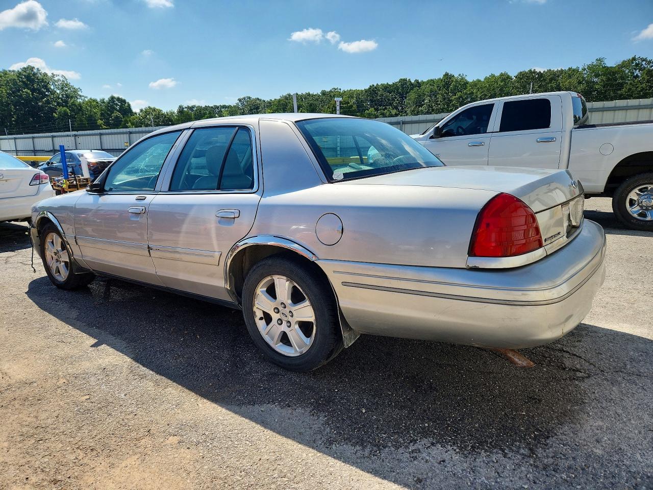 2004 Ford Crown Victoria Lx Silver vin: 2FAFP74W64X112926