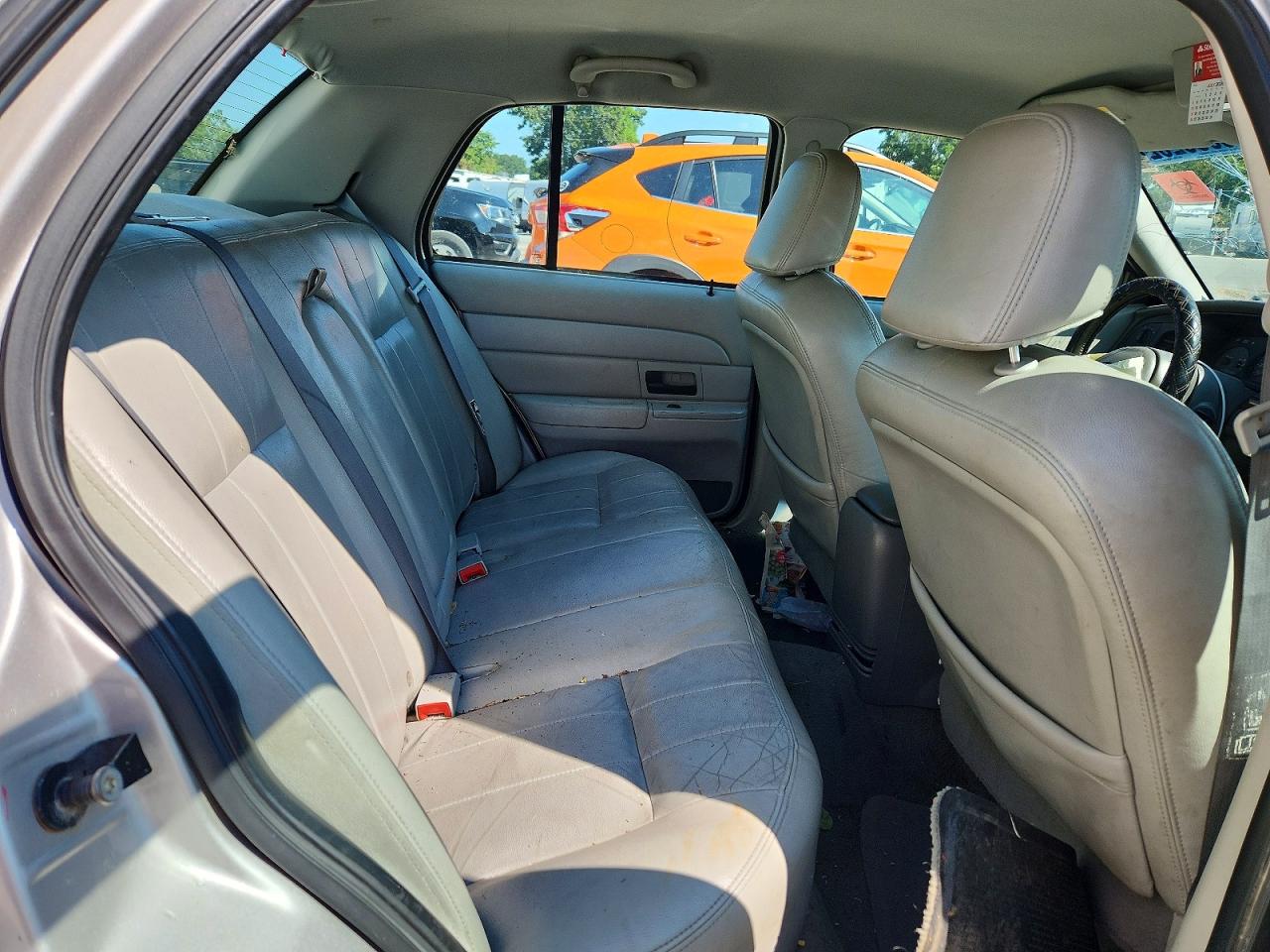 2004 Ford Crown Victoria Lx Silver vin: 2FAFP74W64X112926