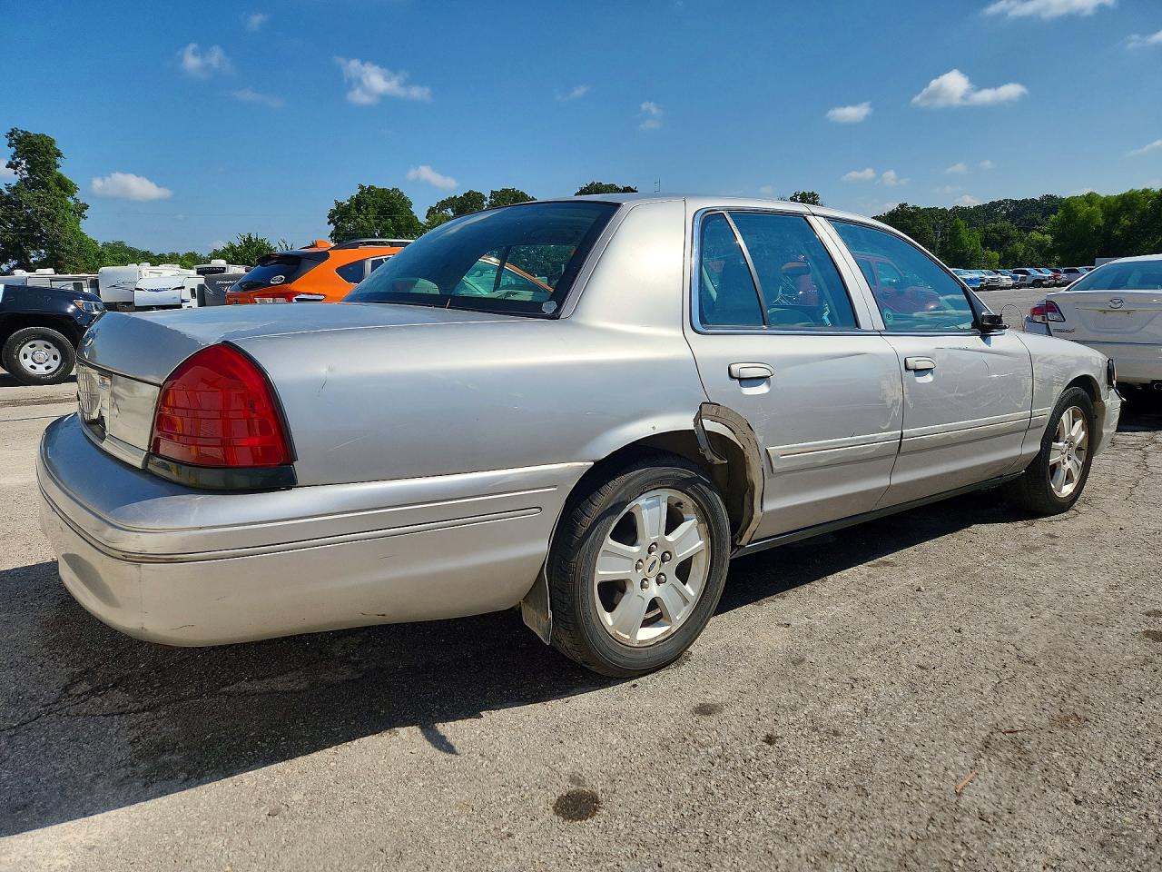 2004 Ford Crown Victoria Lx Silver vin: 2FAFP74W64X112926