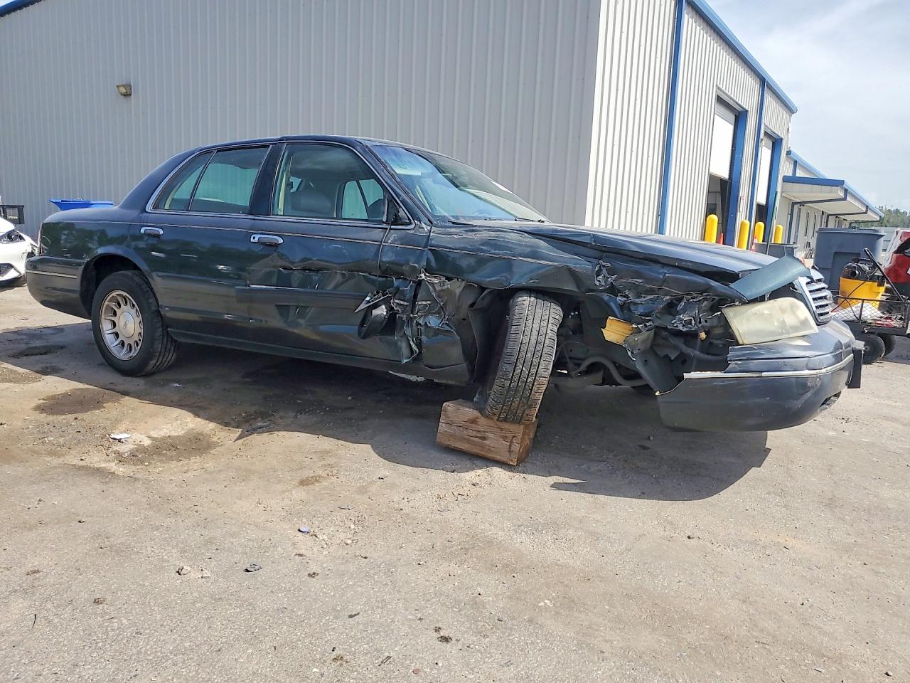 1999 Ford Crown Victoria Lx Green vin: 2FAFP74W6XX104183