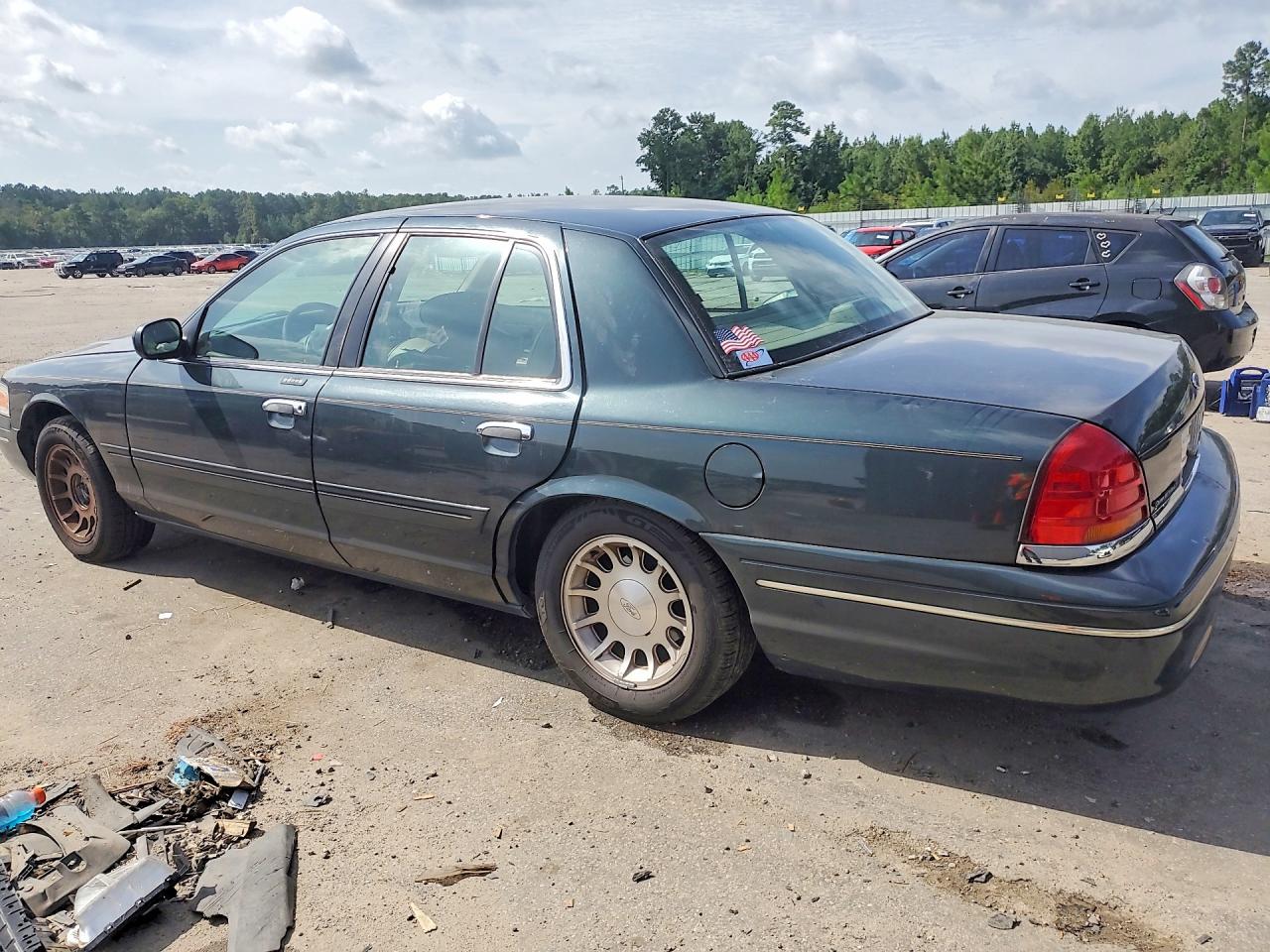 1999 Ford Crown Victoria Lx Green vin: 2FAFP74W6XX104183