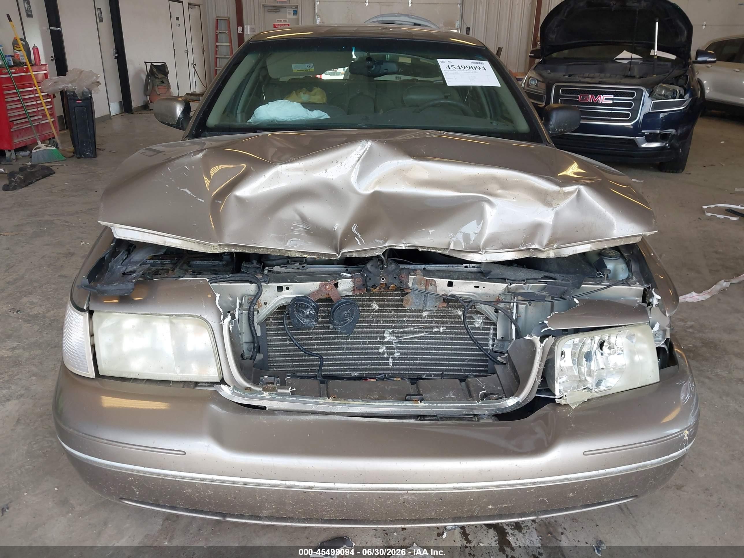 2002 Ford Crown Victoria Lx Желто-коричневый vin: 2FAFP74W72X110633