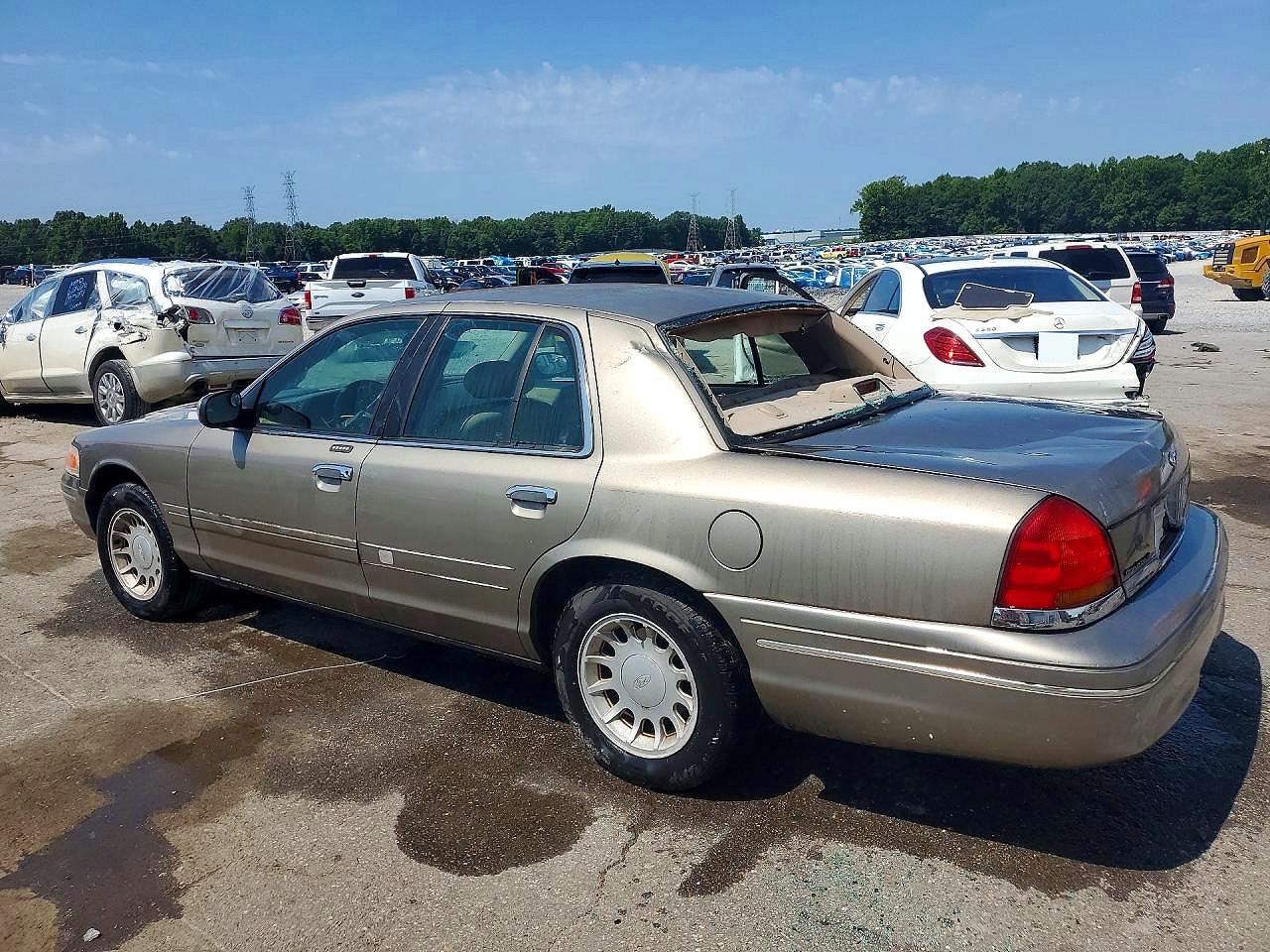 2002 Ford Crown Victoria Lx Beige vin: 2FAFP74W72X131286