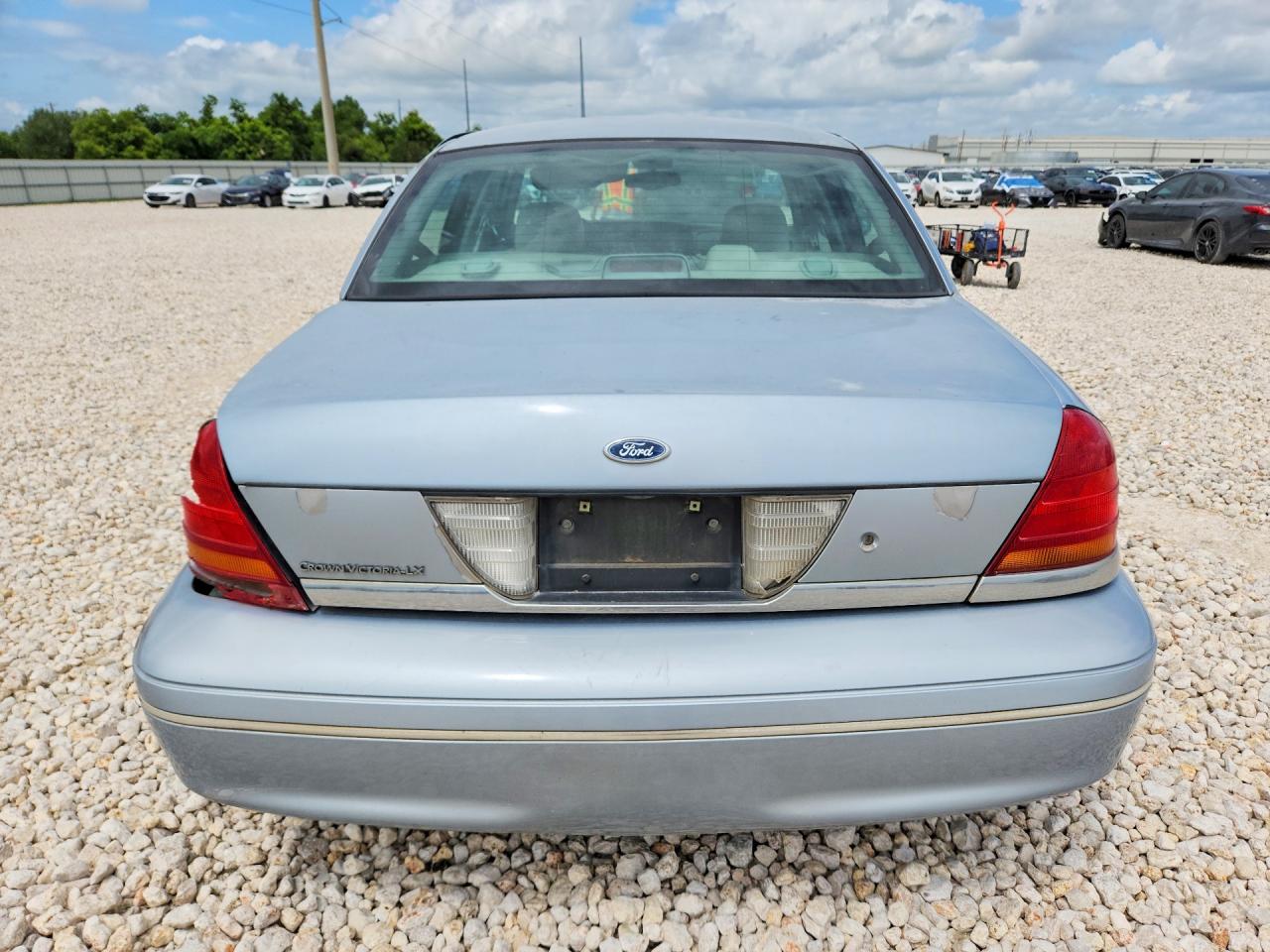 2003 Ford Crown Victoria Lx Blue vin: 2FAFP74W73X130625