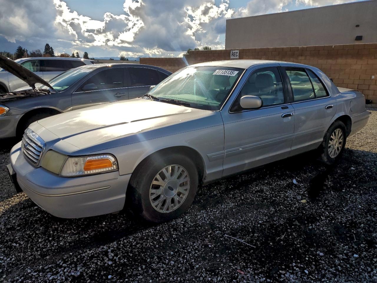 2003 Ford Crown Victoria Lx Silver vin: 2FAFP74W73X146484