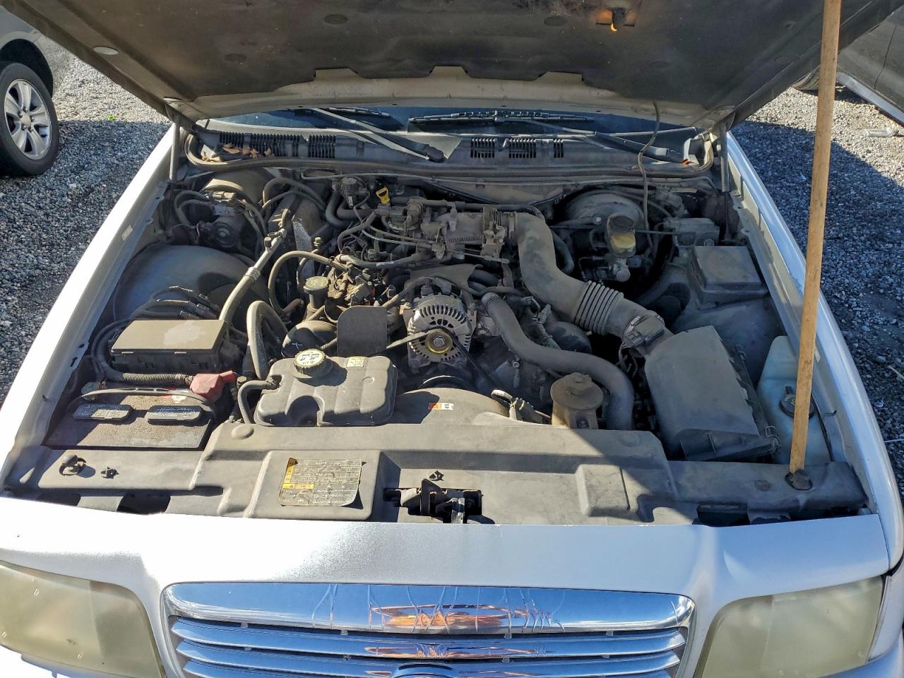 2003 Ford Crown Victoria Lx Silver vin: 2FAFP74W73X146484