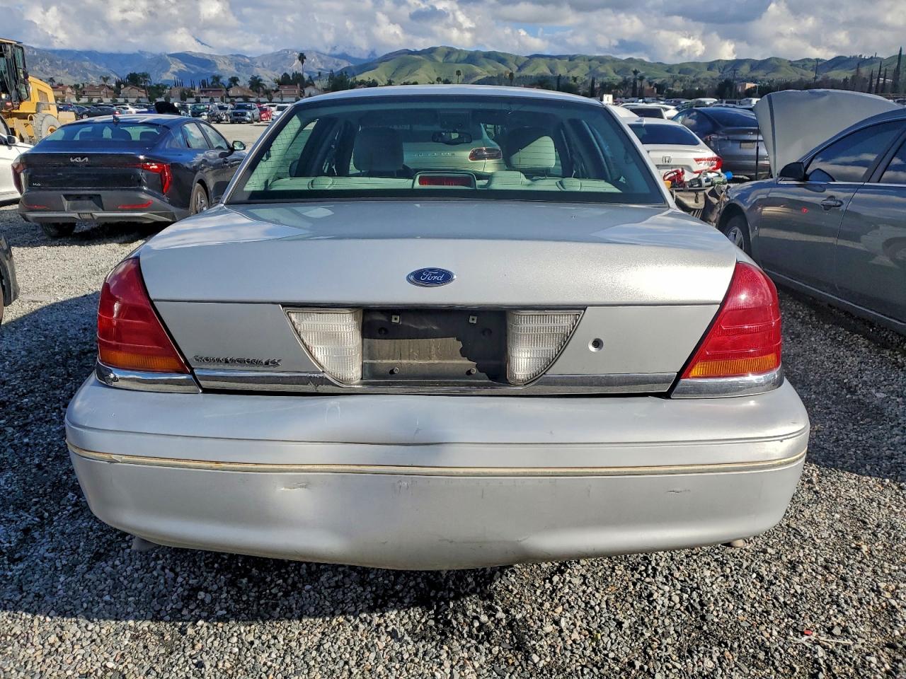2003 Ford Crown Victoria Lx Silver vin: 2FAFP74W73X146484