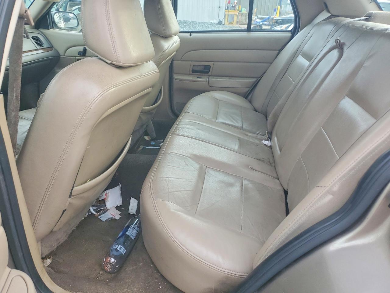 2004 Ford Crown Victoria Lx Gold vin: 2FAFP74W74X115933