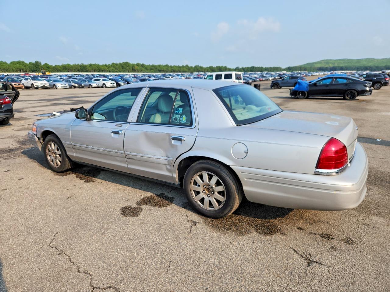 2006 Ford Crown Victoria Lx Серебряный vin: 2FAFP74W76X129379