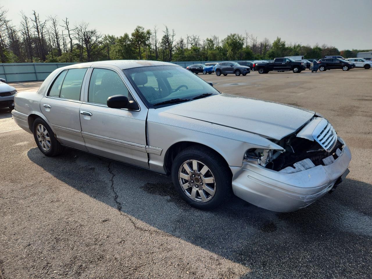 2006 Ford Crown Victoria Lx Серебряный vin: 2FAFP74W76X129379